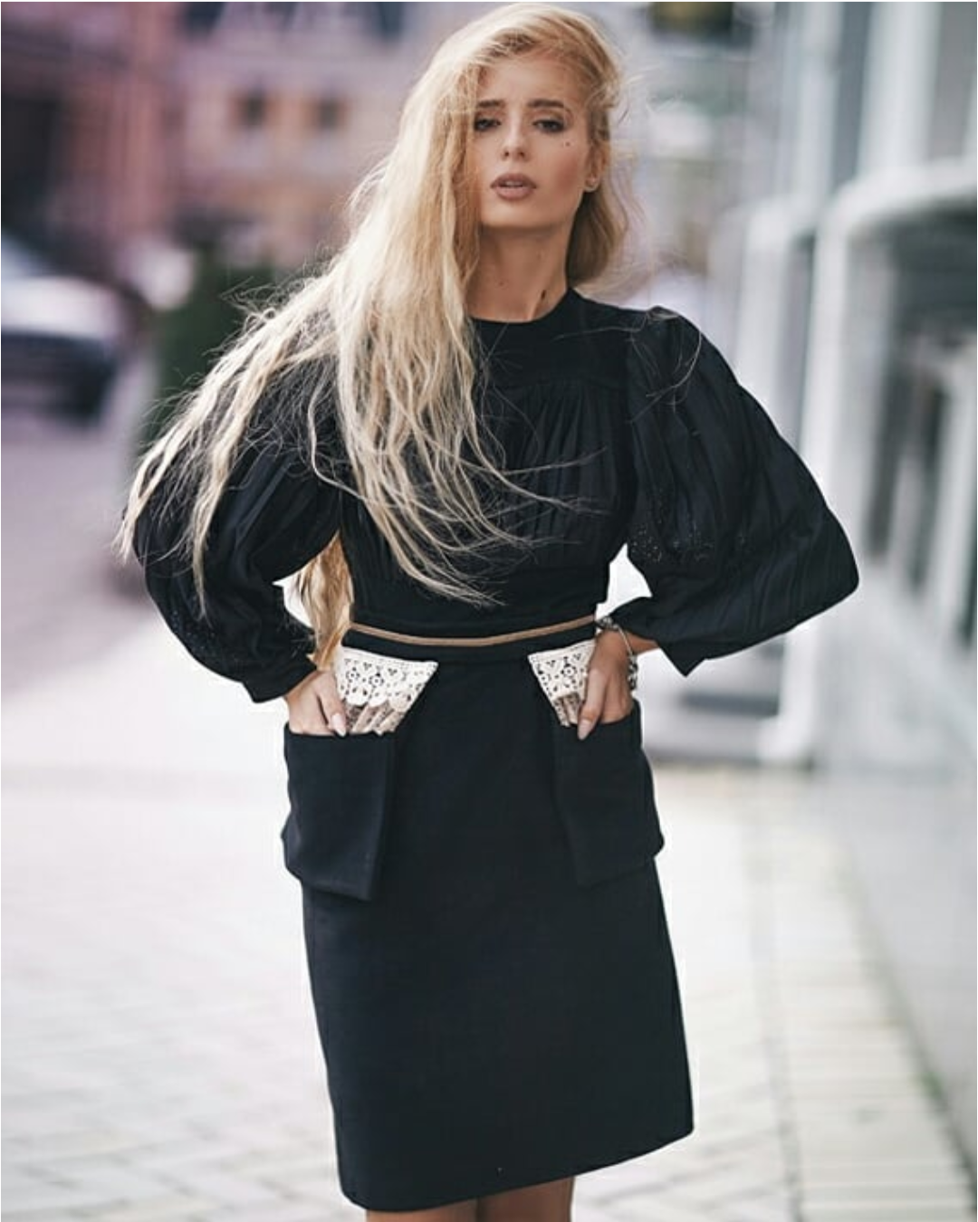 Vestido Negro con Faja Desmontable Elegancia y Versatilidad nicas-2