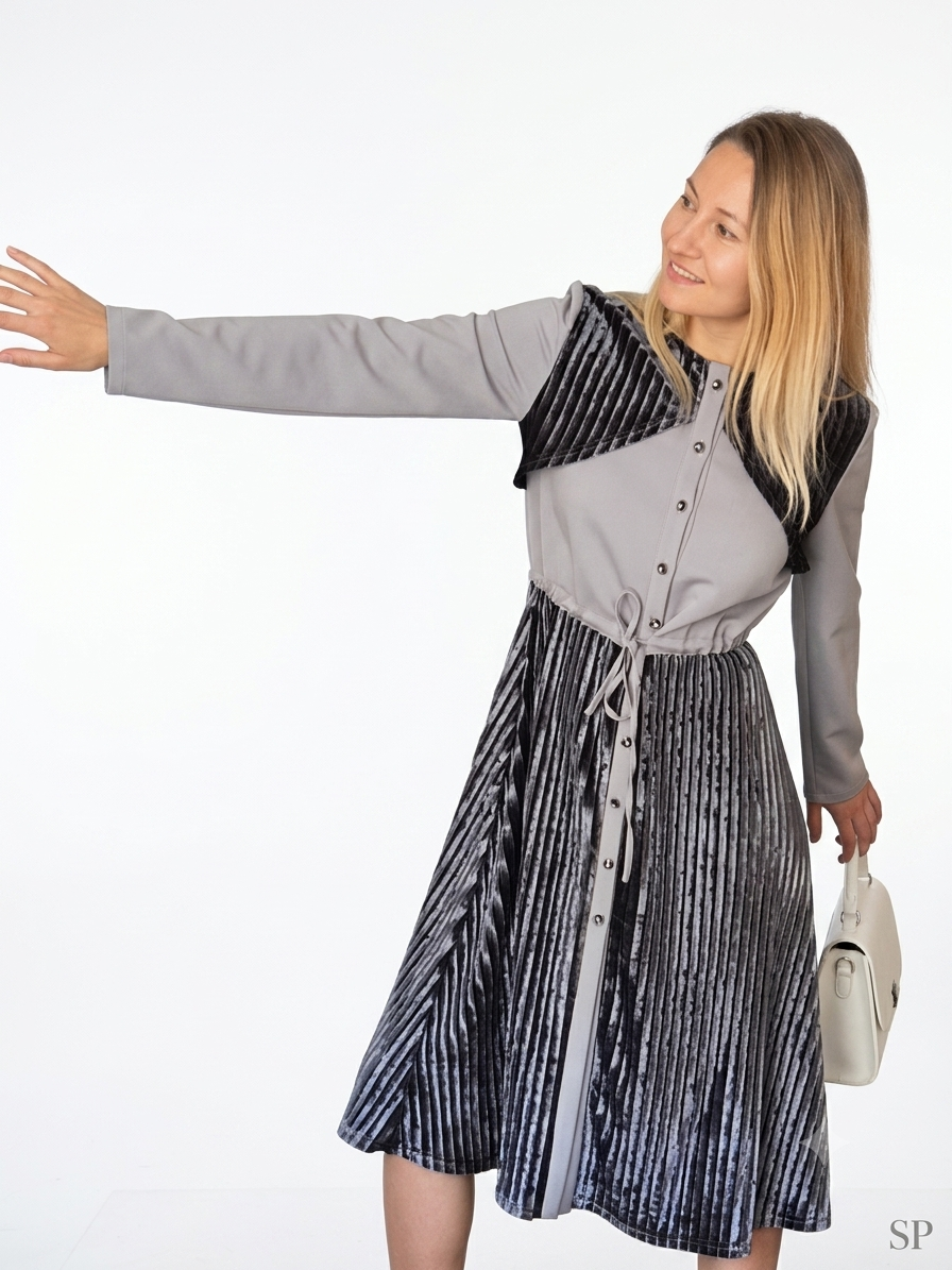 Vestido Midi Gris con Falda Plisada de Terciopelo y Cintura Ajustable-2