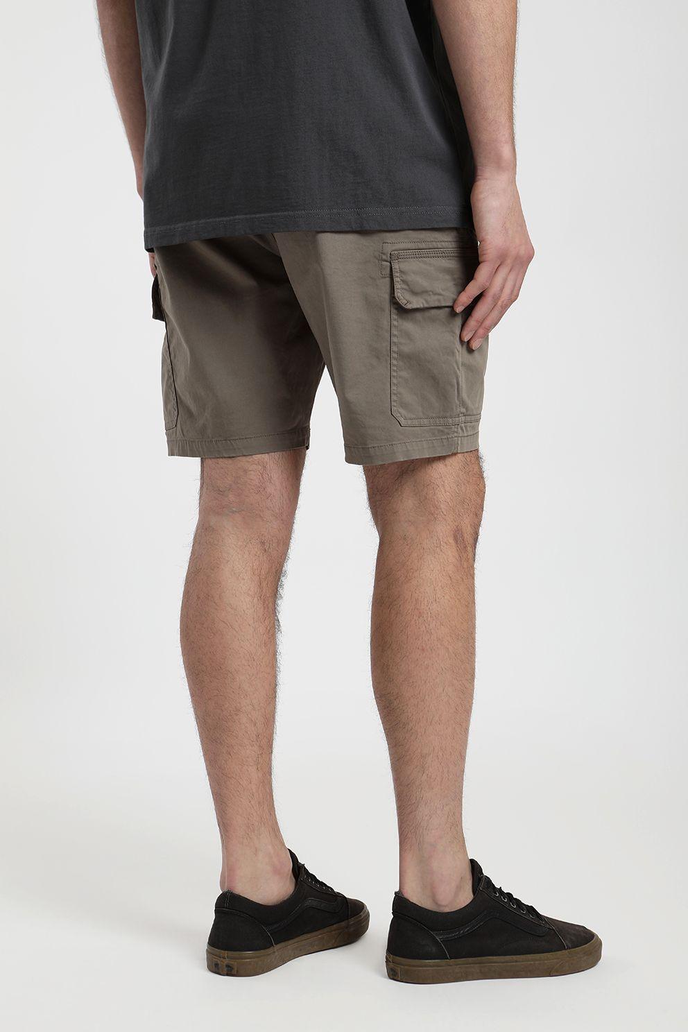 Short hombre Travel olivo-2