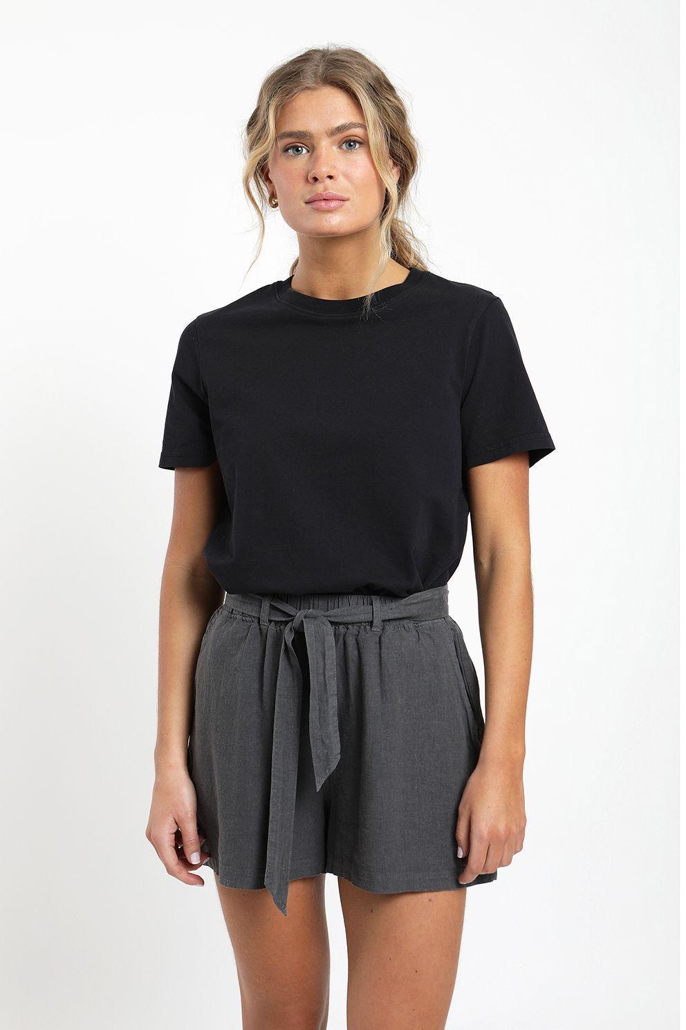 Short mujer Tupahue grafito-3