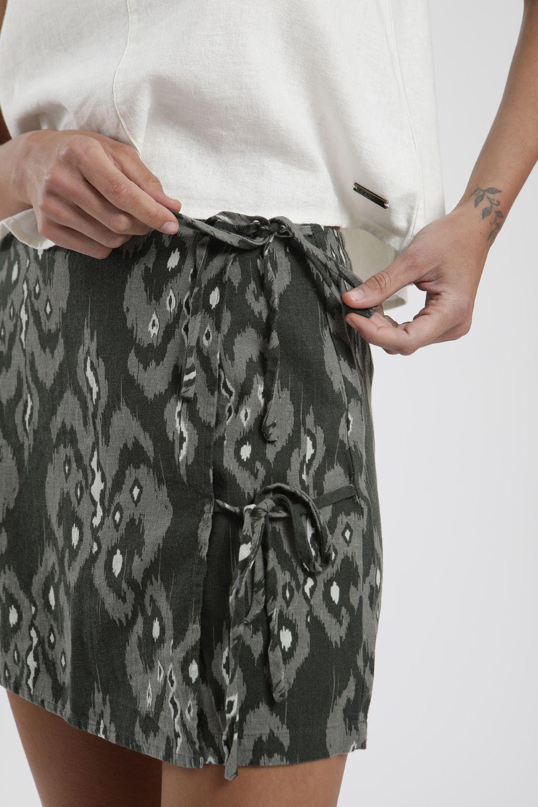 Falda corta Cintas print verde Lino Froens-3