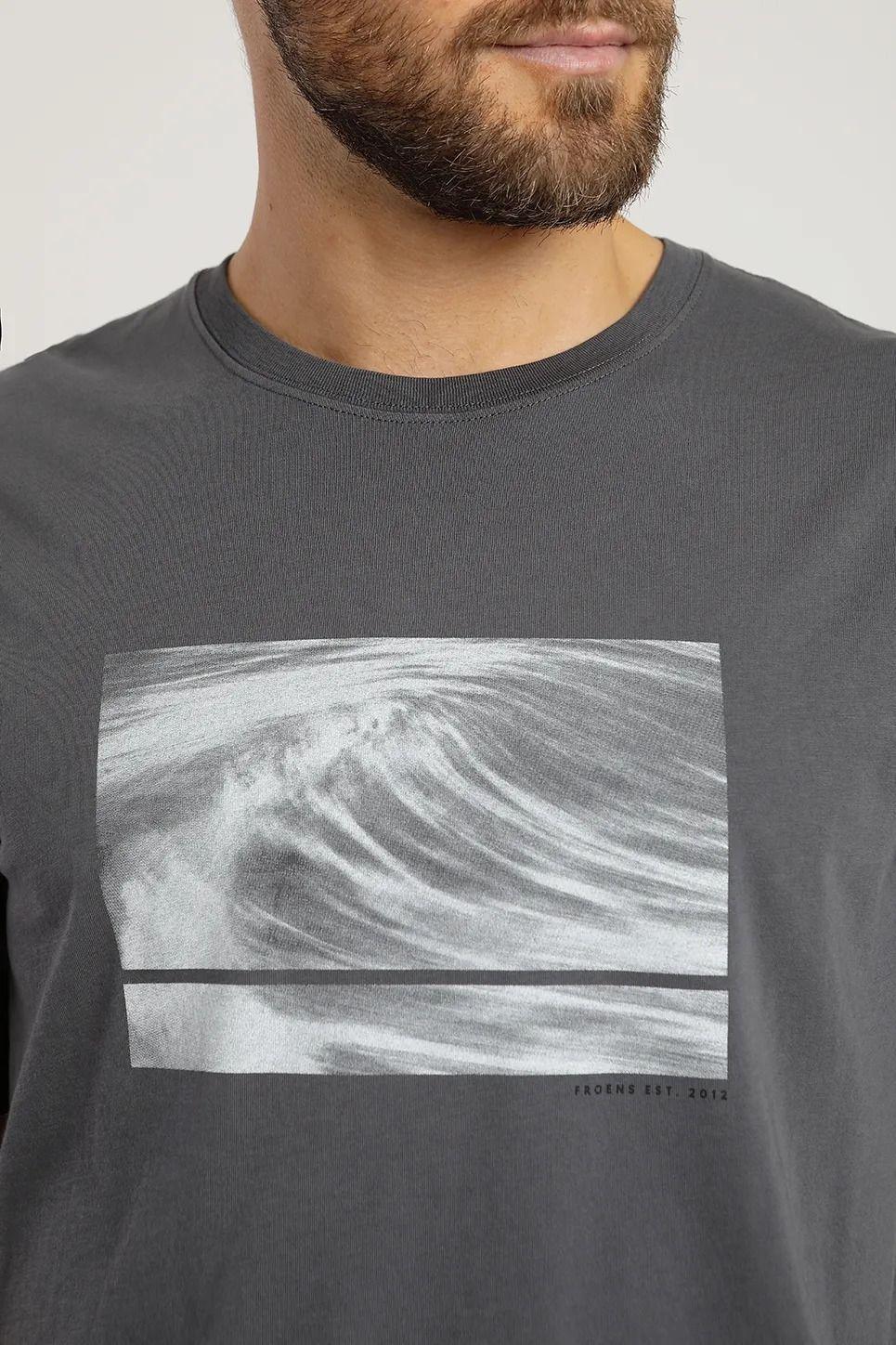 Polera manga corta hombre foto Ola grafito -2