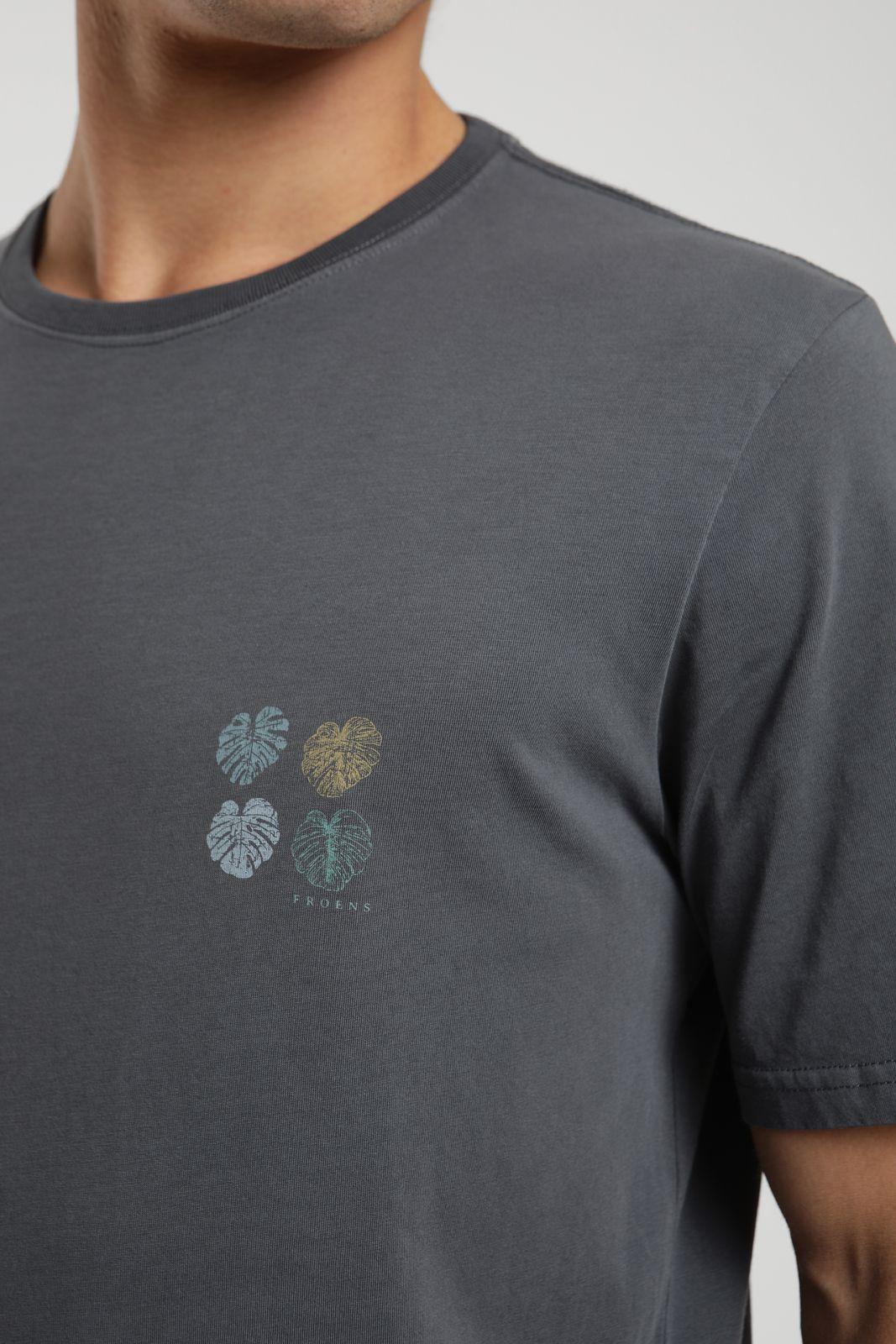 Polera hombre manga corta Monstera grafito Algodón orgánico Froens-4