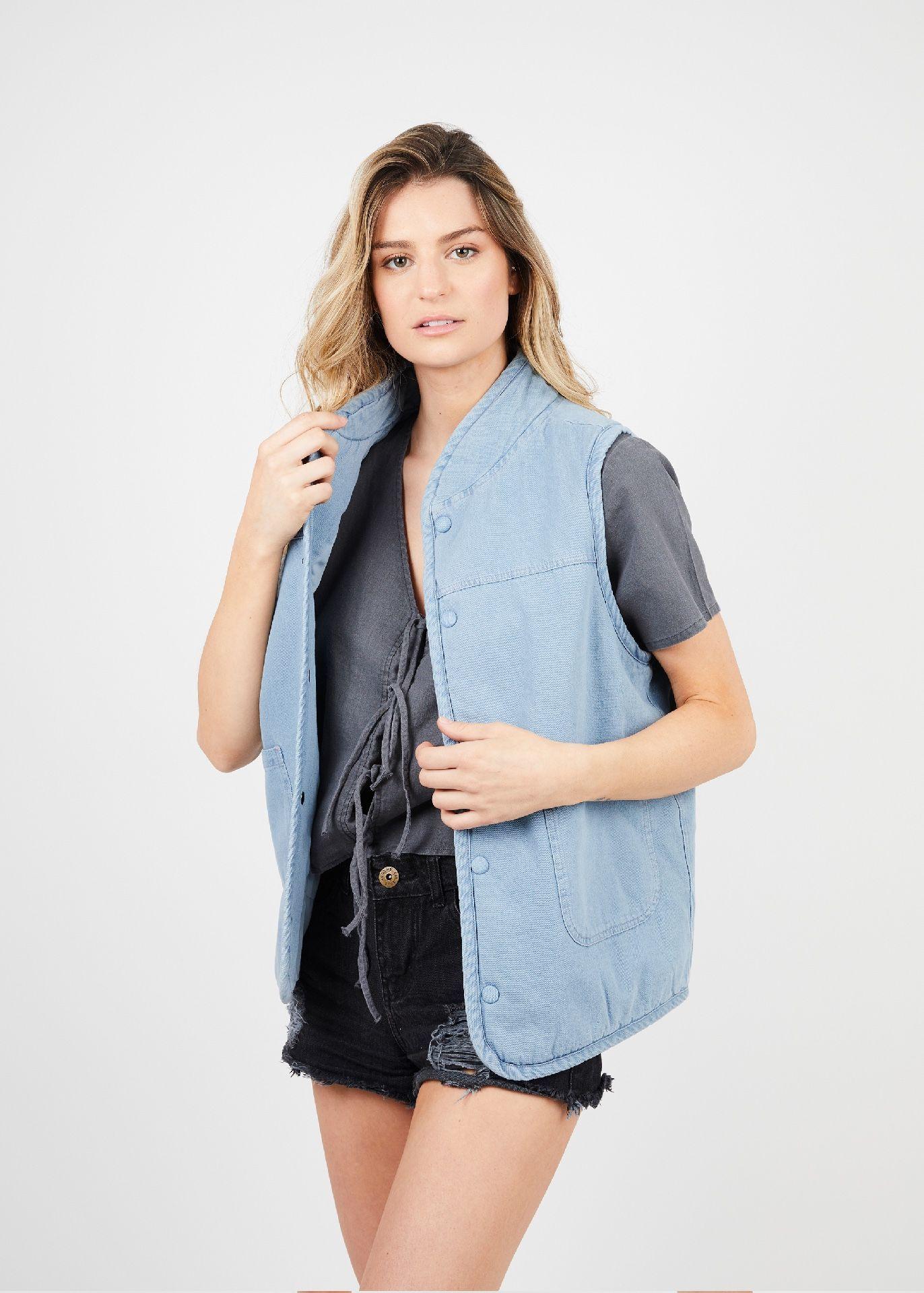 Chaqueta mujer sin mangas celeste -3