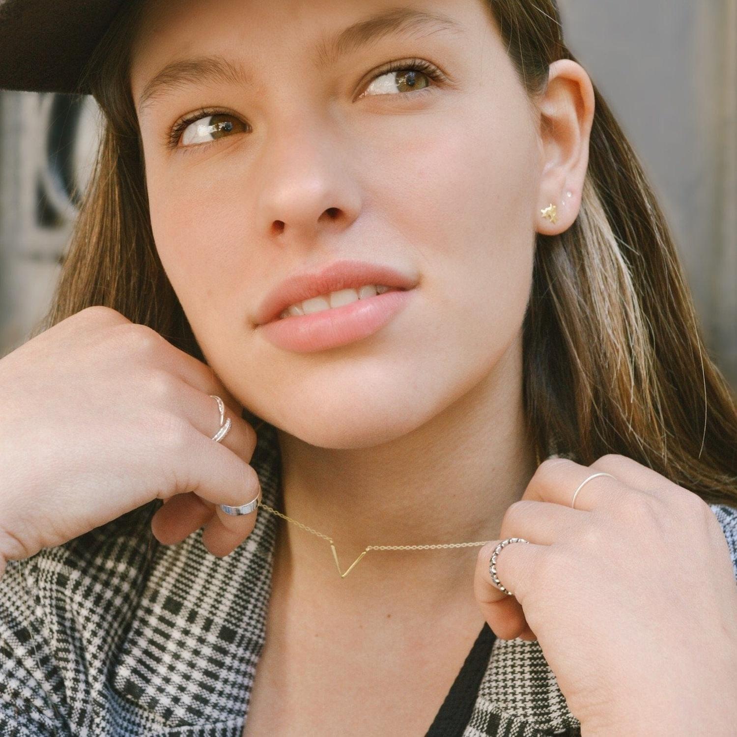 Collar V chica gold-2