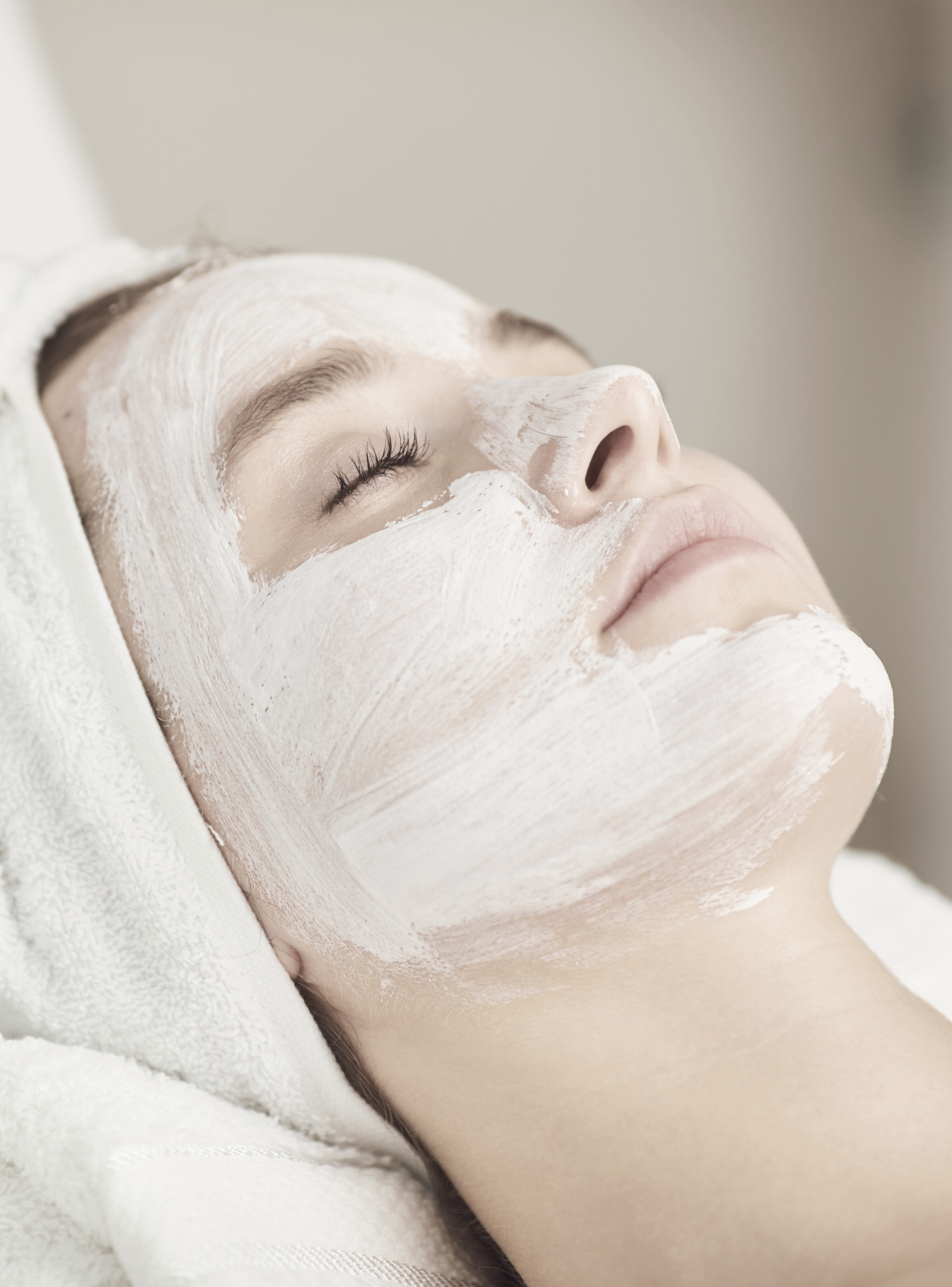 Head Spa Reparación Capilar + Limpieza Facial con Cóctel Vitamínico.-1