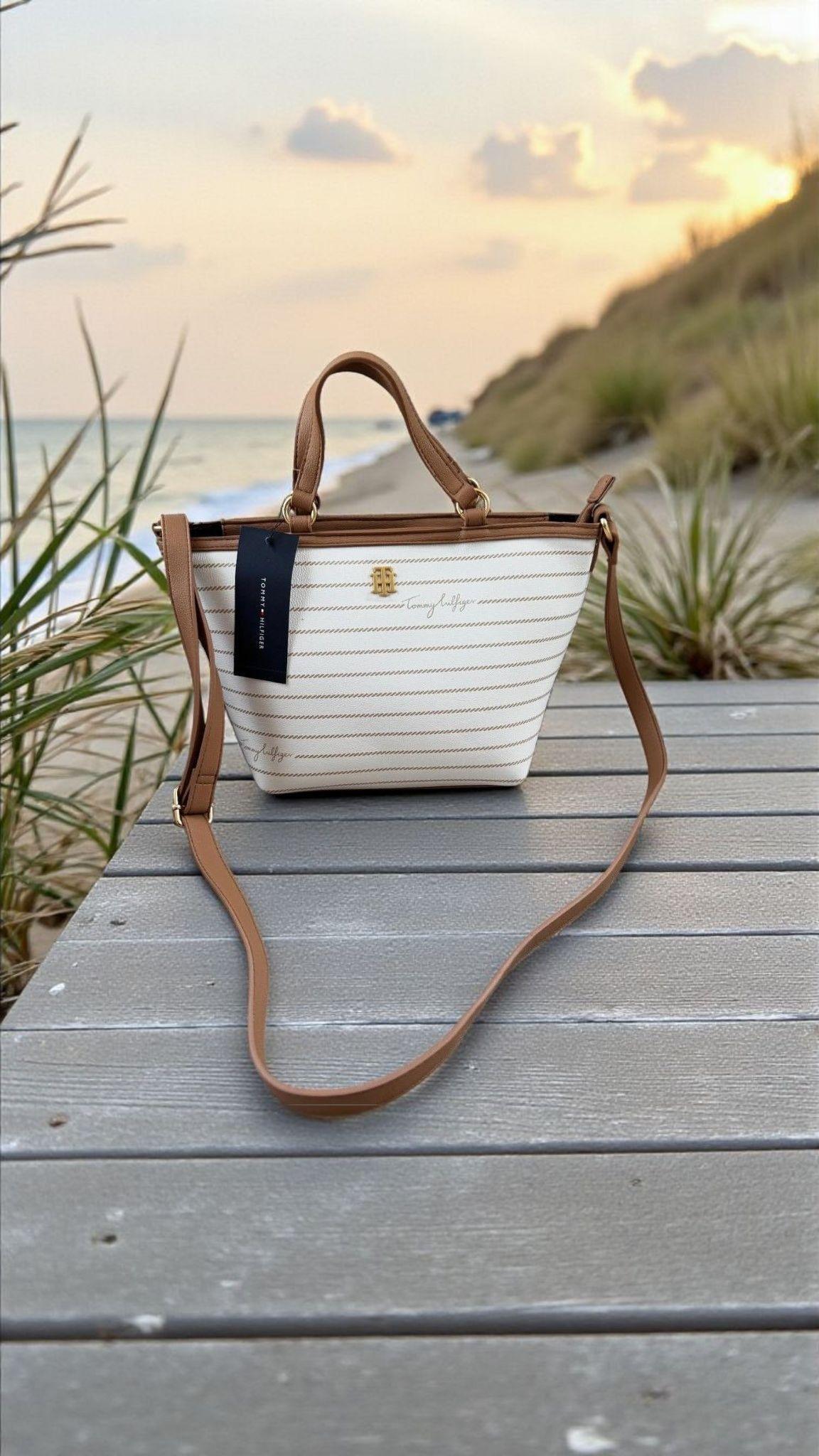 Cartera Tommy Hilfiger Mediana.-1