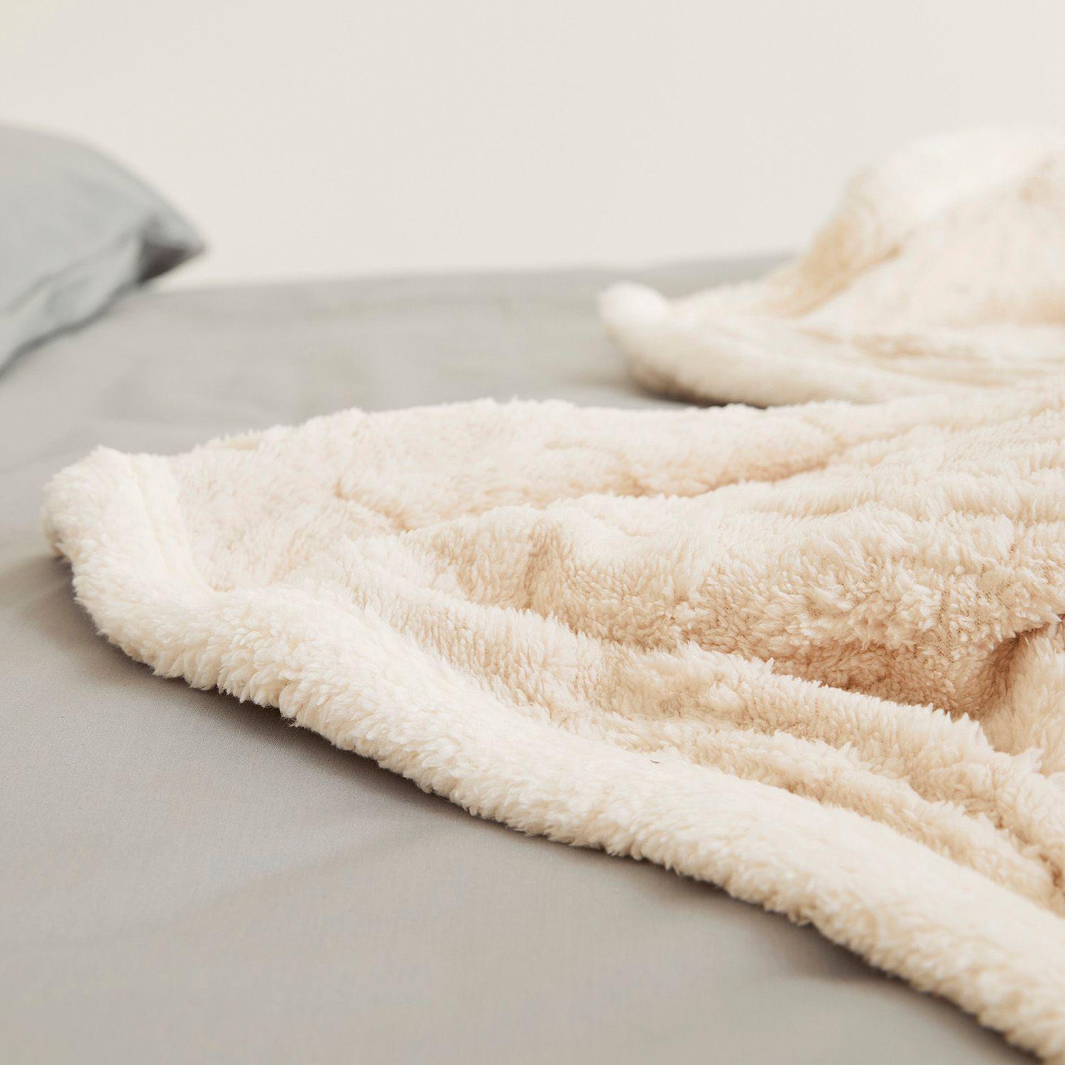 Manta Sherpa Jacquard Crema King / Frazada Crema Relan-2