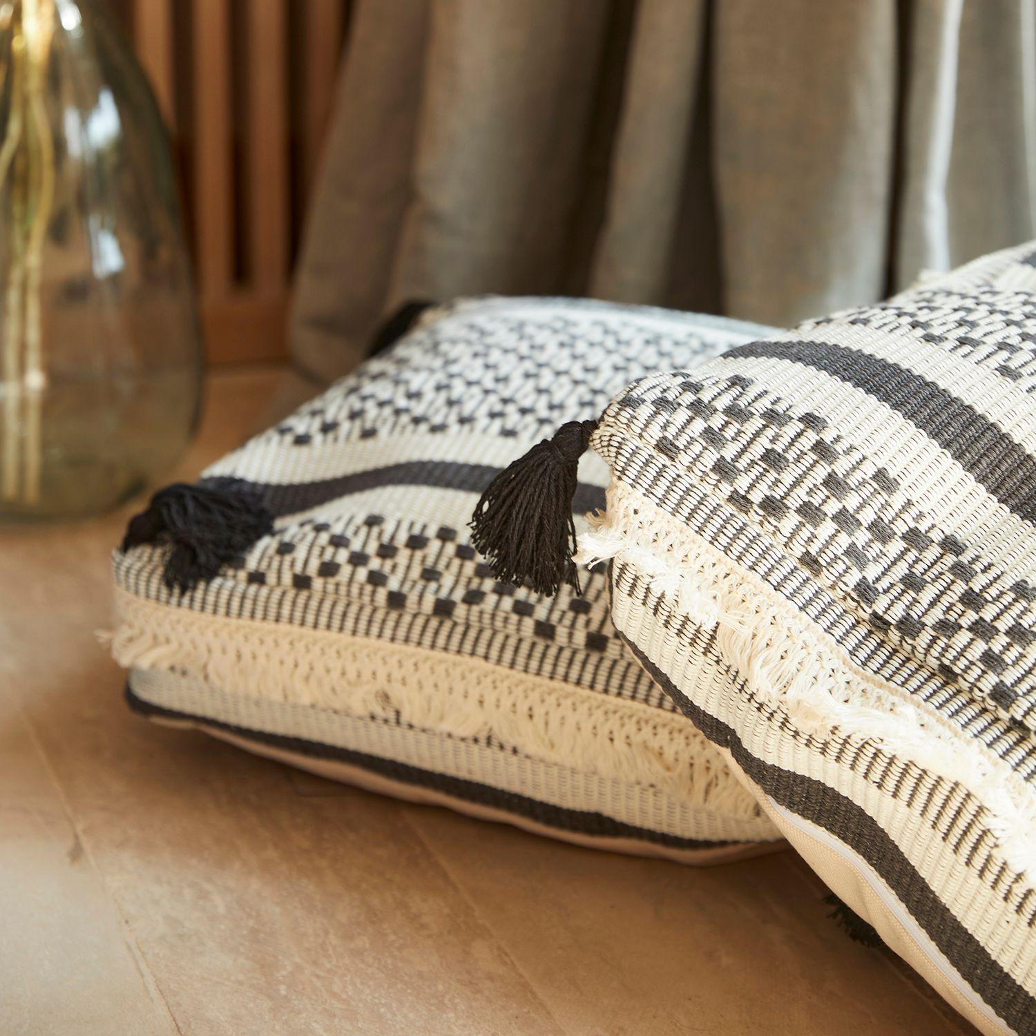 Pouf / Puff Cubo Bajo Con Flecos Blanco y Negro Relan-4