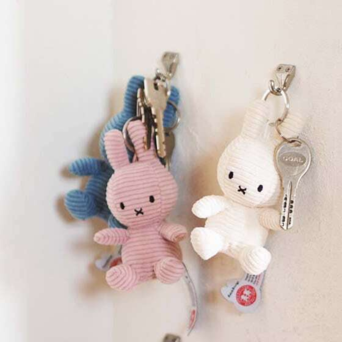 Peluche y llavero Miffy Keychain ECO Corduroy 10 cm 4"-2