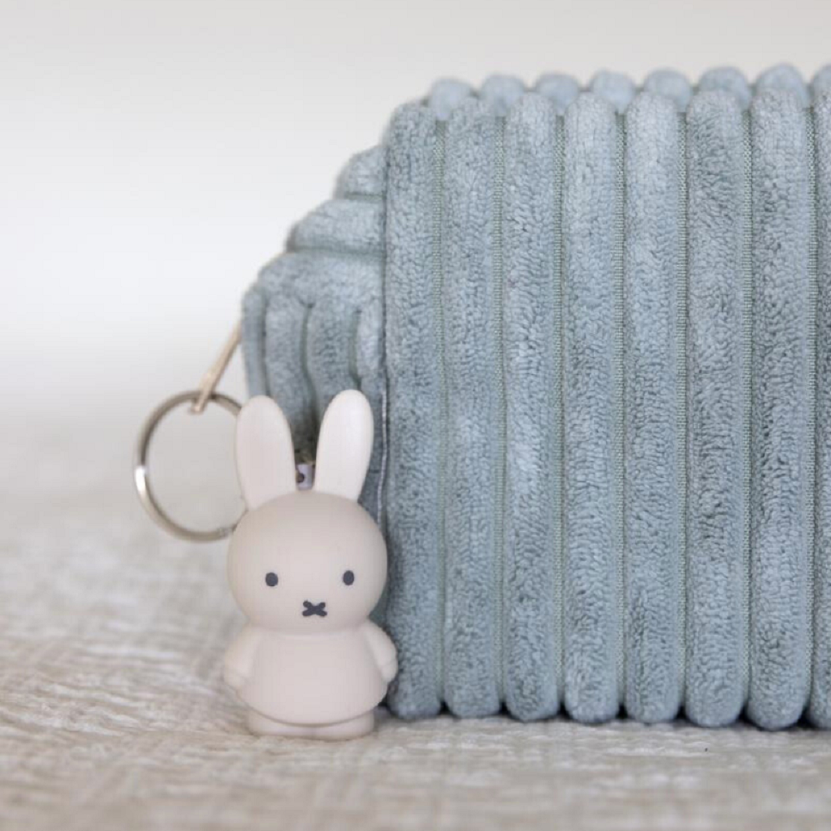 Llavero Miffy Altura 6,2 cm y 3,2 cm de diámetro-2