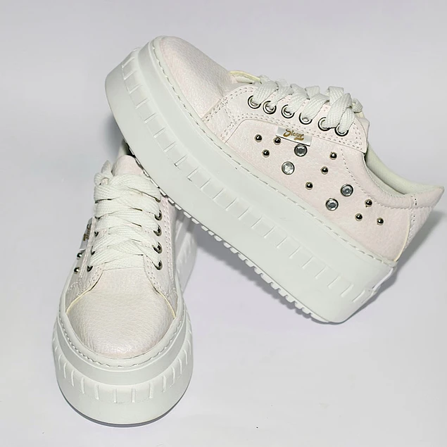 ZAPATILLA BLANCA CON TACHAS-4