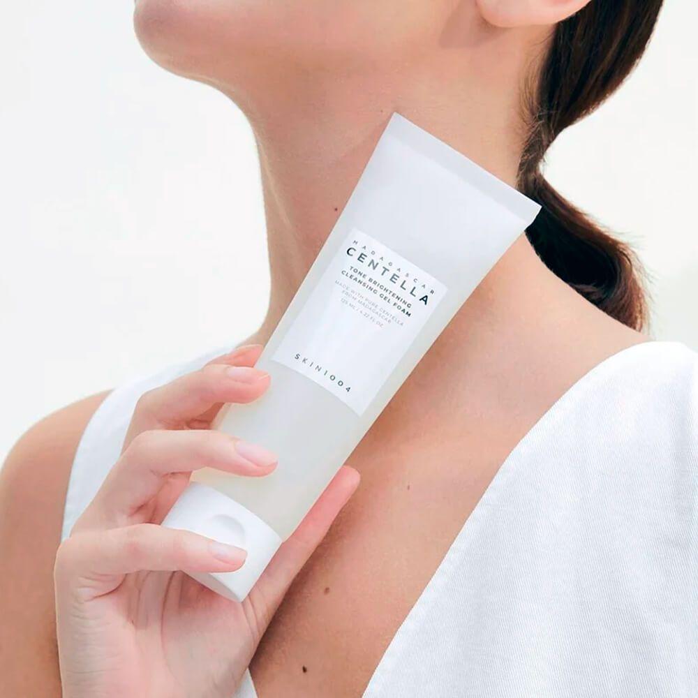 Madagascar Centella Tone Brightening Cleansing Gel Foam (SKIN1004) - Espuma limpiadora aclarante-2