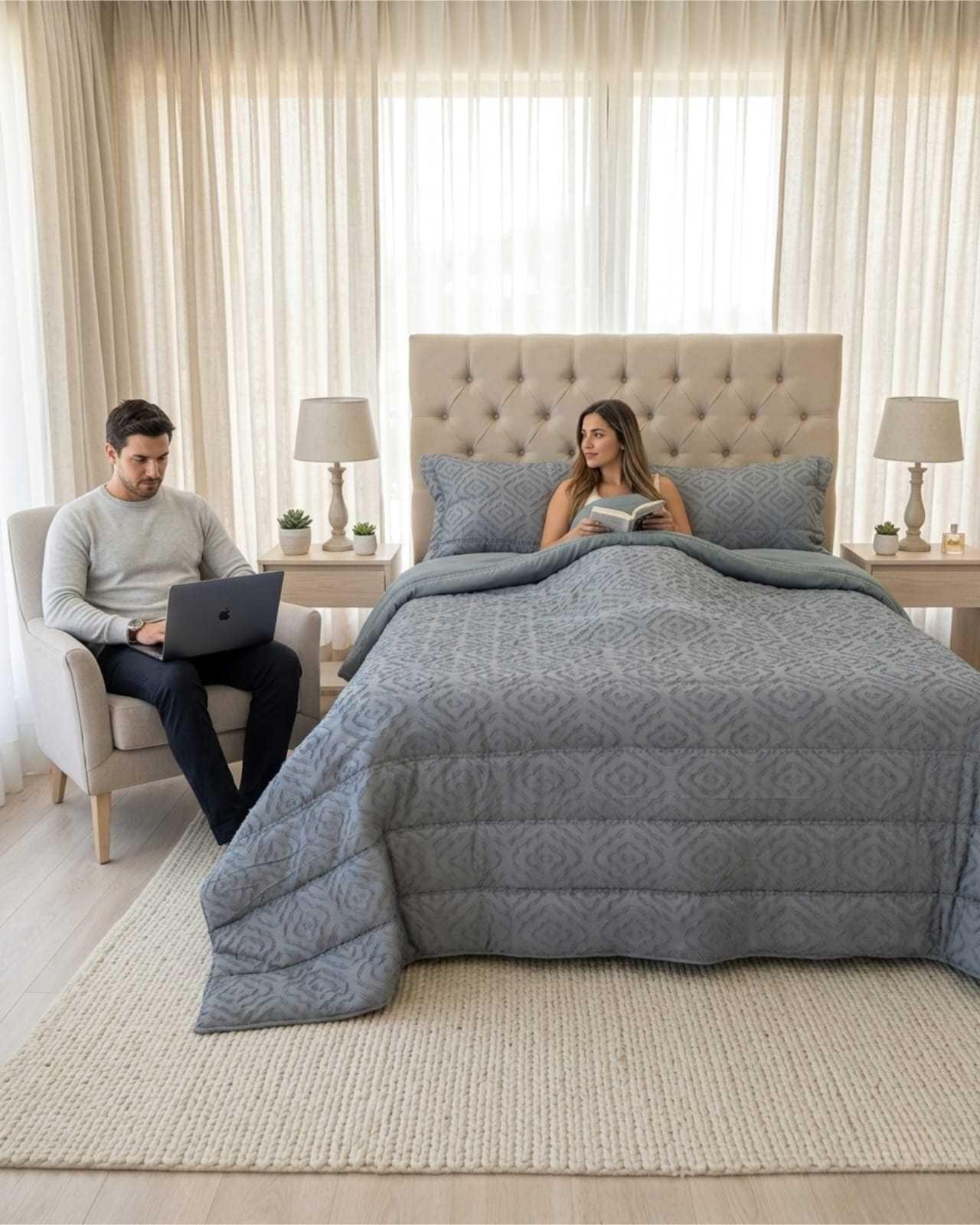 Plumón Ligero King Jacquard Sin Costuras gris-1
