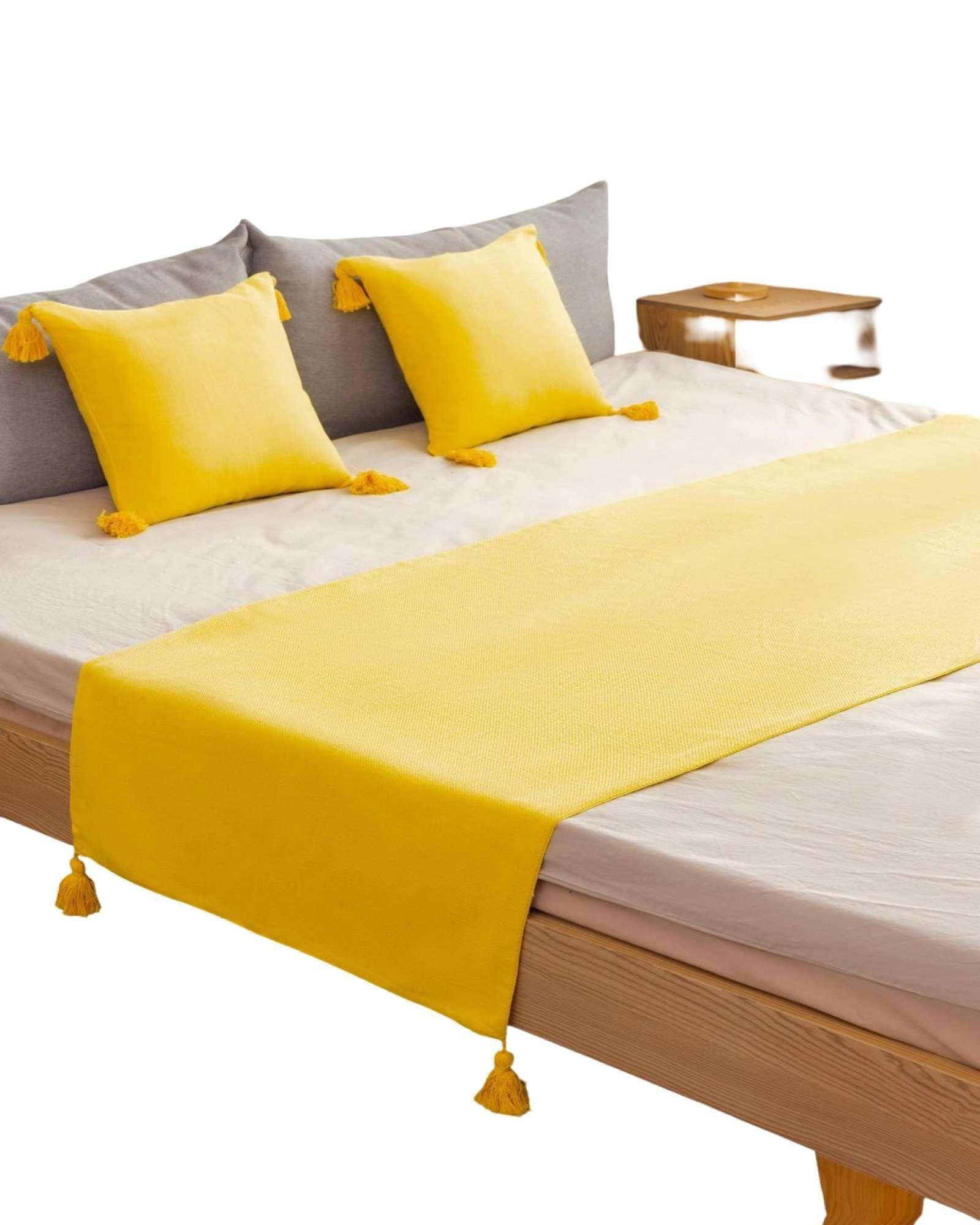 JUEGO DE PIECERA CON 2 FUNDAS CON POMPONES AMARILLO-2