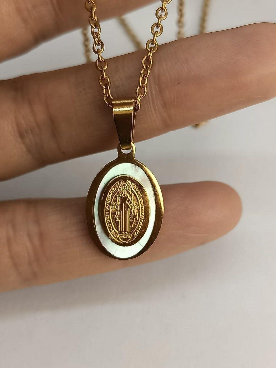 Colgante Collar Medalla San Benito Nacar Chapado Oro-6