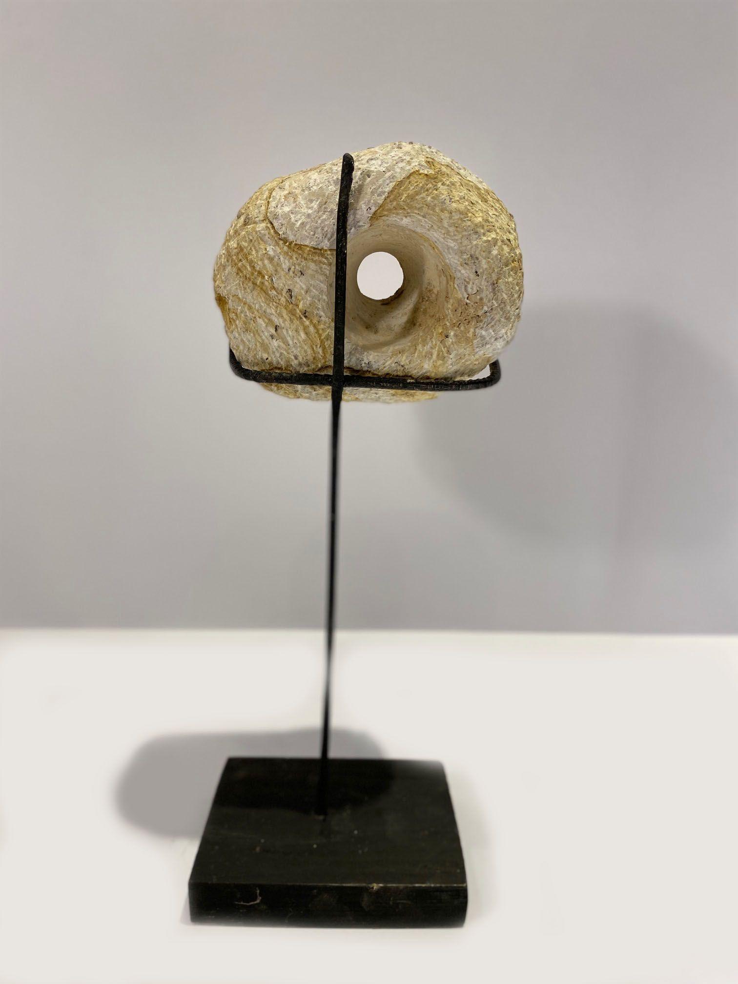 Escultura Piedra Horadada Marmoleada-2