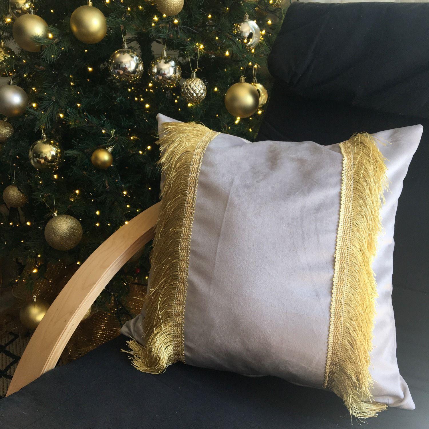 COJIN DECORATIVO DISEÑO FESTIVO GRIS Y DORADO 45X45 RELLENO-2