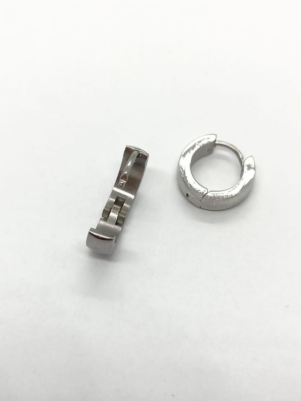Pendientes Plateados Aros Punk Black sin genero huggies-3