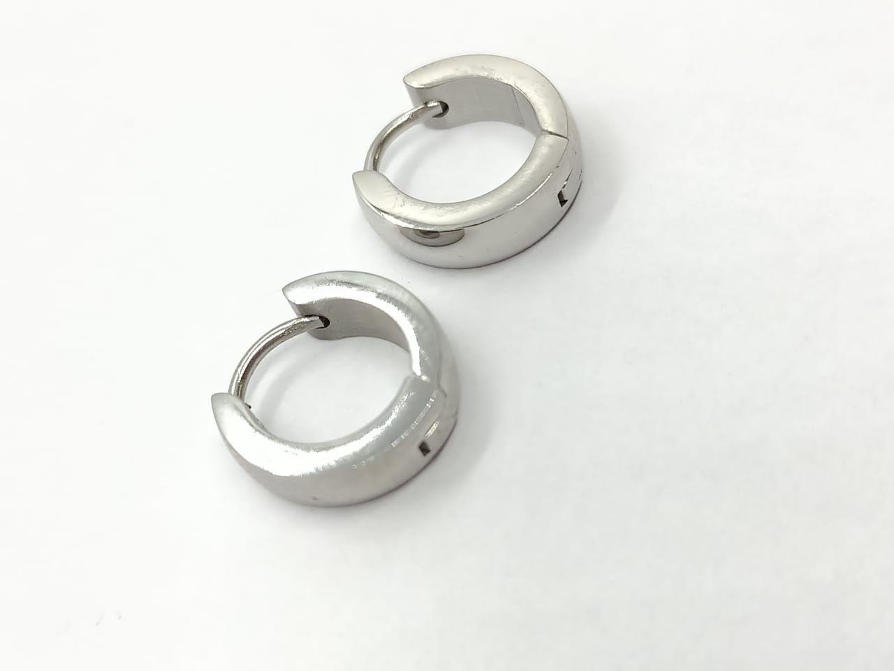 Pendientes Plateados Aros Punk Black sin genero huggies-2