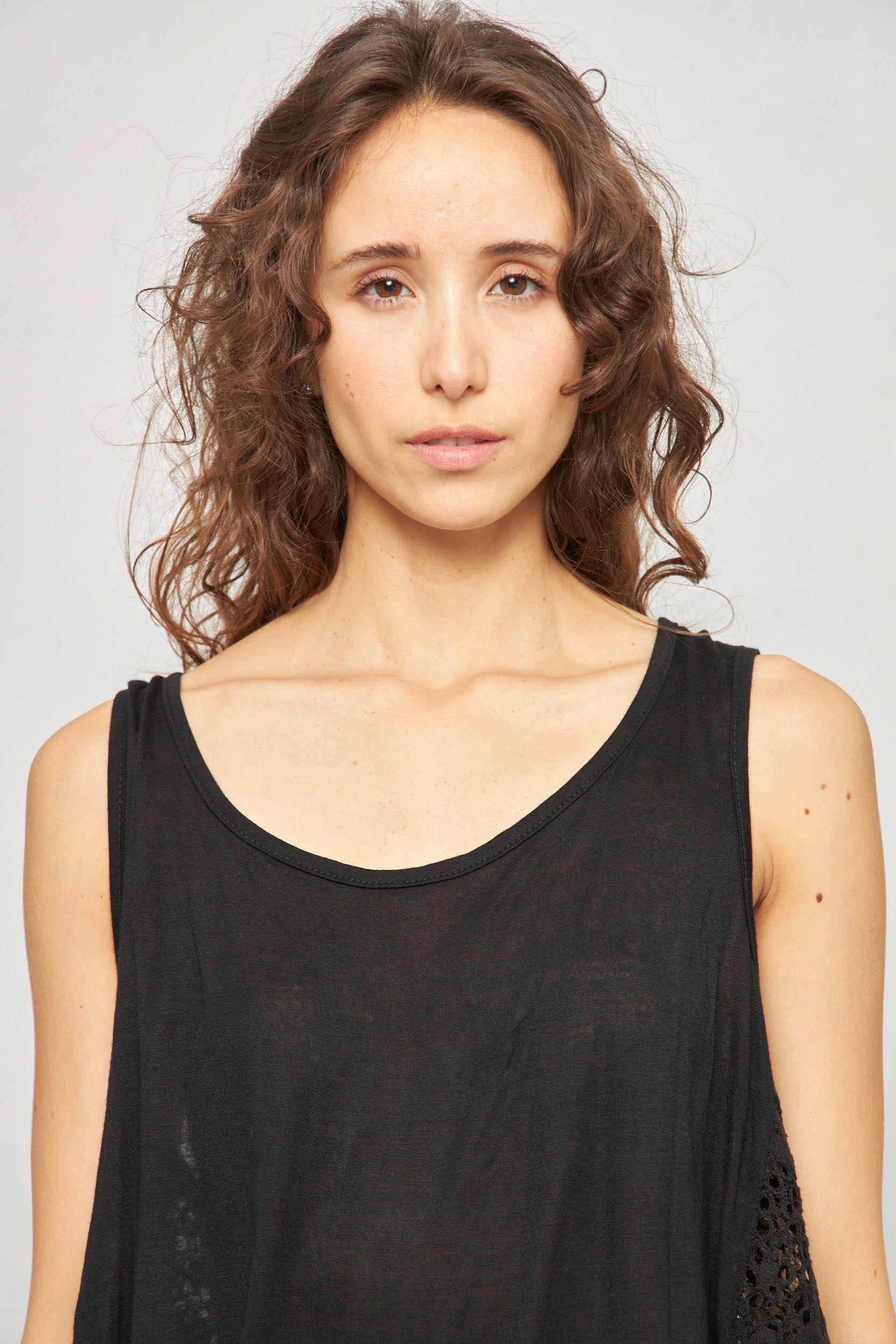 Polera casual  negro nostalgic talla M-4