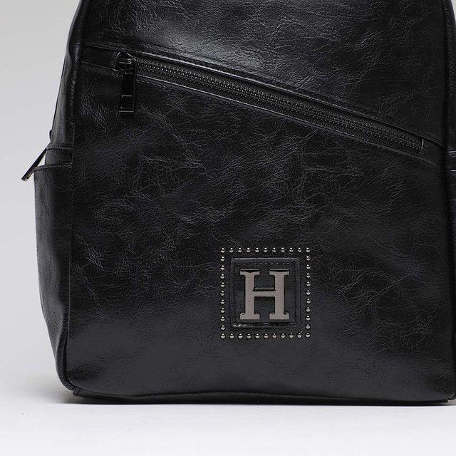 Mochila Negra Almendra Humana-3