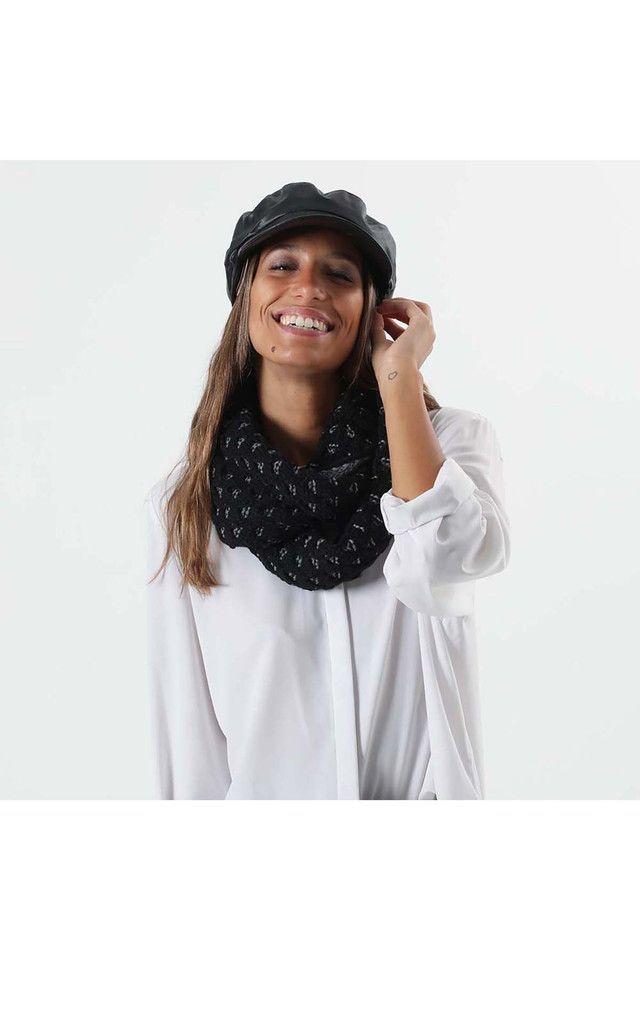 Cuello Negro Hannah Humana-2