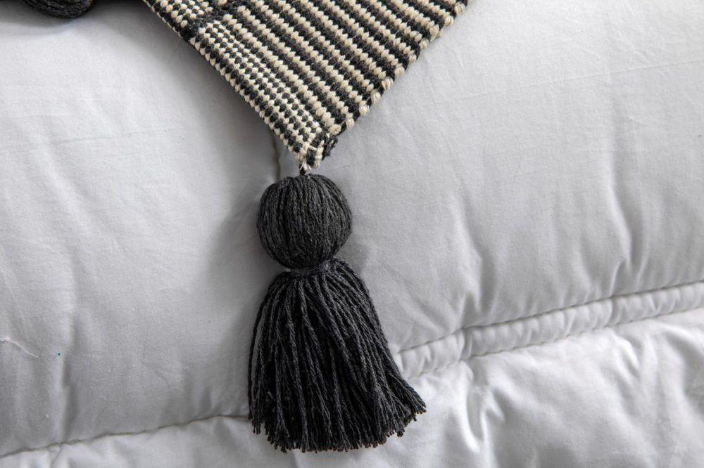 Piecera Pom Pom Negro-1