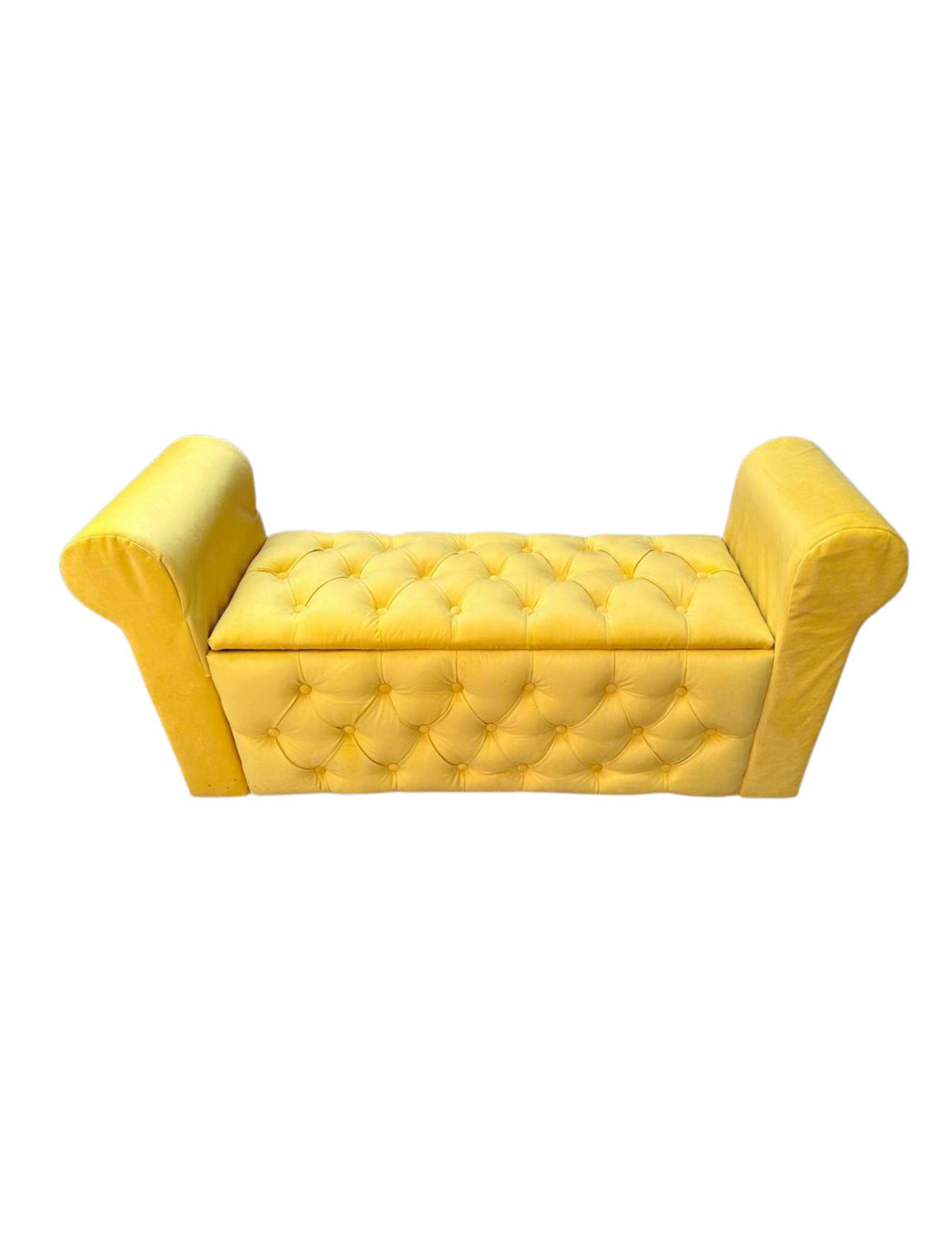 BANQUETA BAUL CON BRAZO OCRE FELPA -7