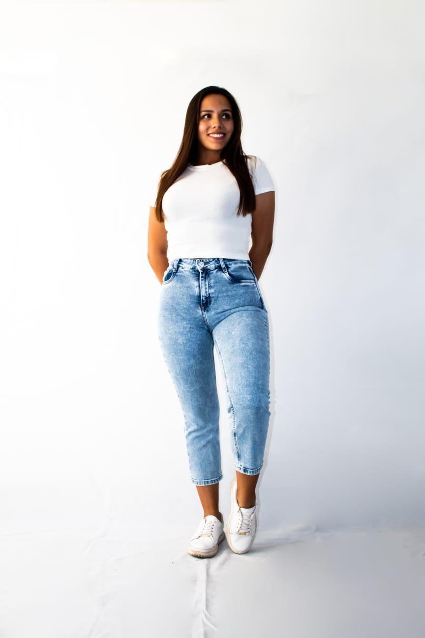 JEANS CAPRI TIRO ALTO-1