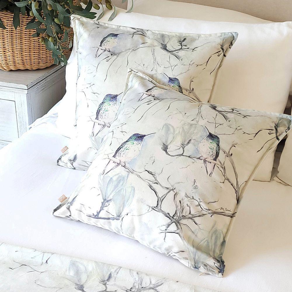 FUNDA COJÍN VELVET MAGNOLIO PICAFLOR 45X45-1