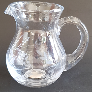 Lechero de cristal hecho y tallado a mano-3