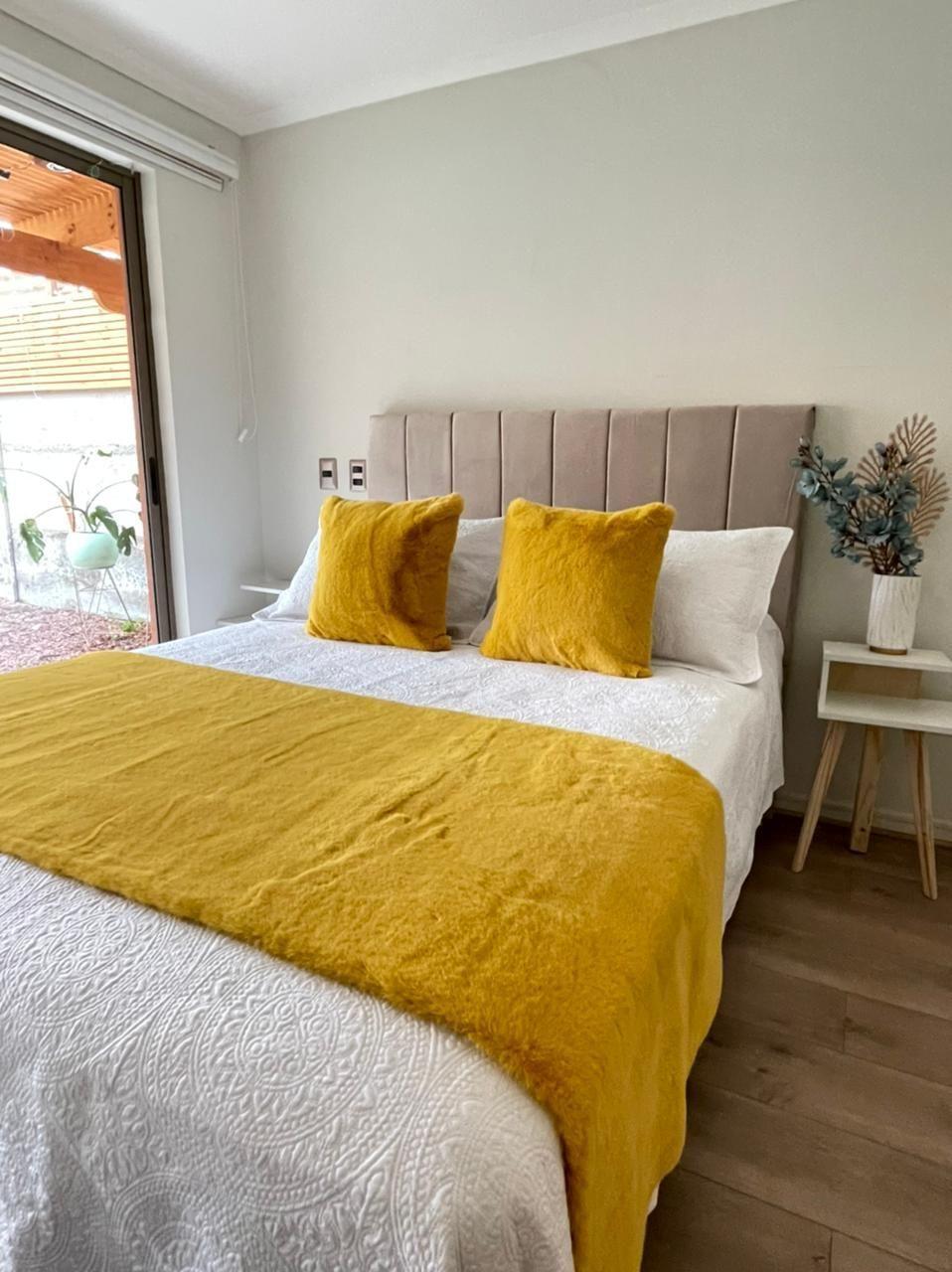 Kit de piecera con 2 cojines- amarilla-0