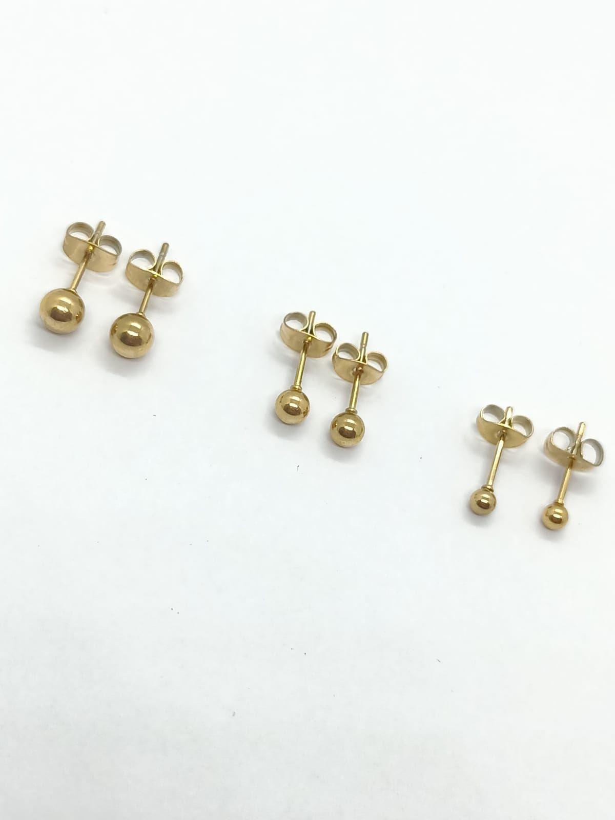 Pendientes esferas hipoalergénicos de 5mm chapados en oro 14kl-5