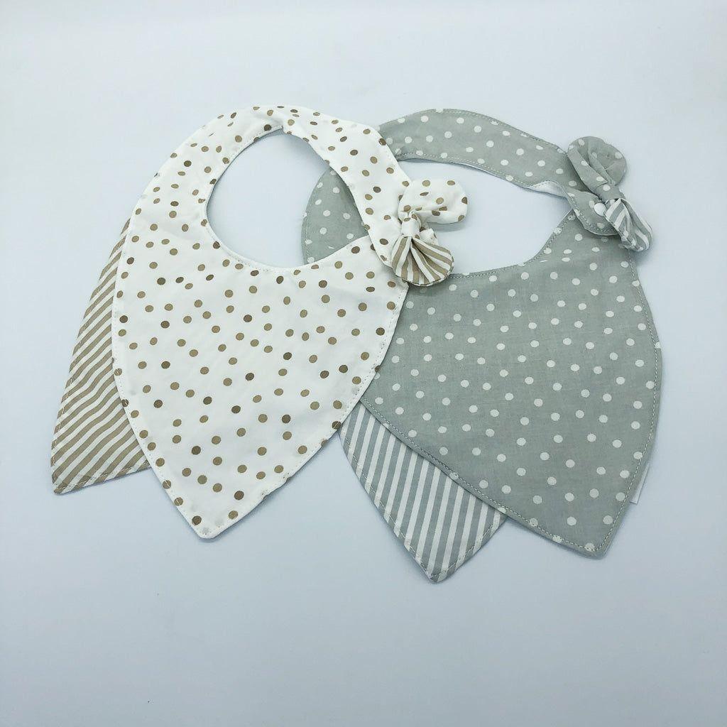Babero de tela con lunares beige-5