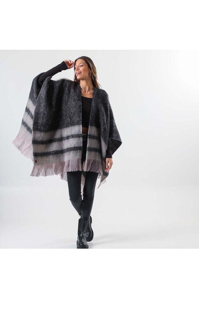 Poncho Negro Rayas Humana-0