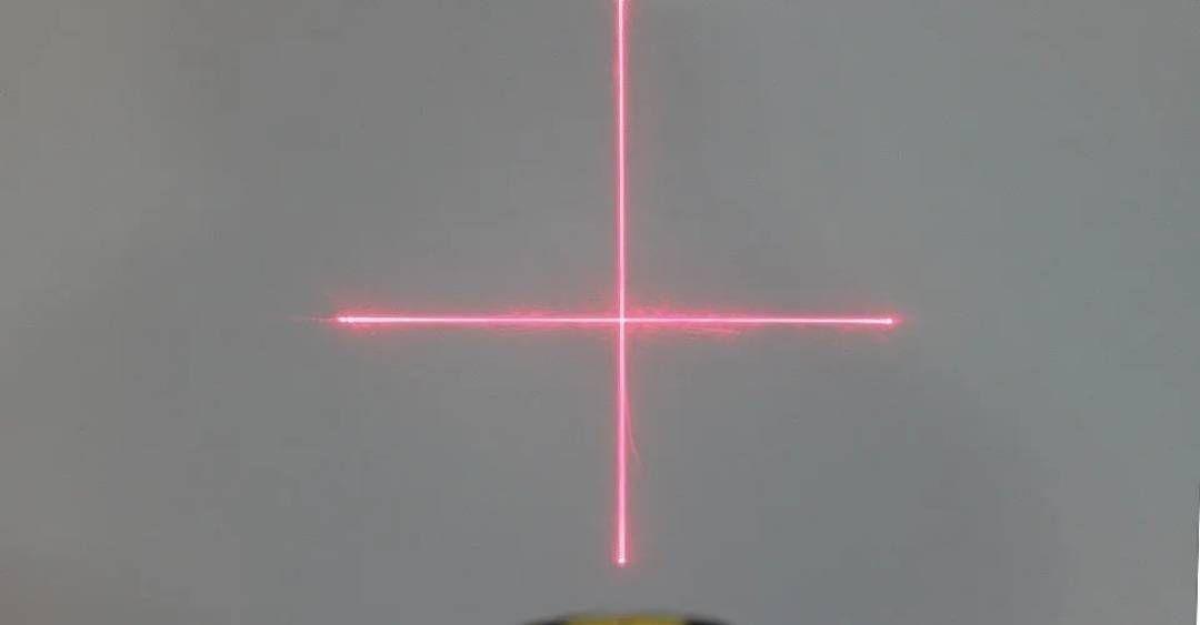 HUINCHA NIVEL LASER-2