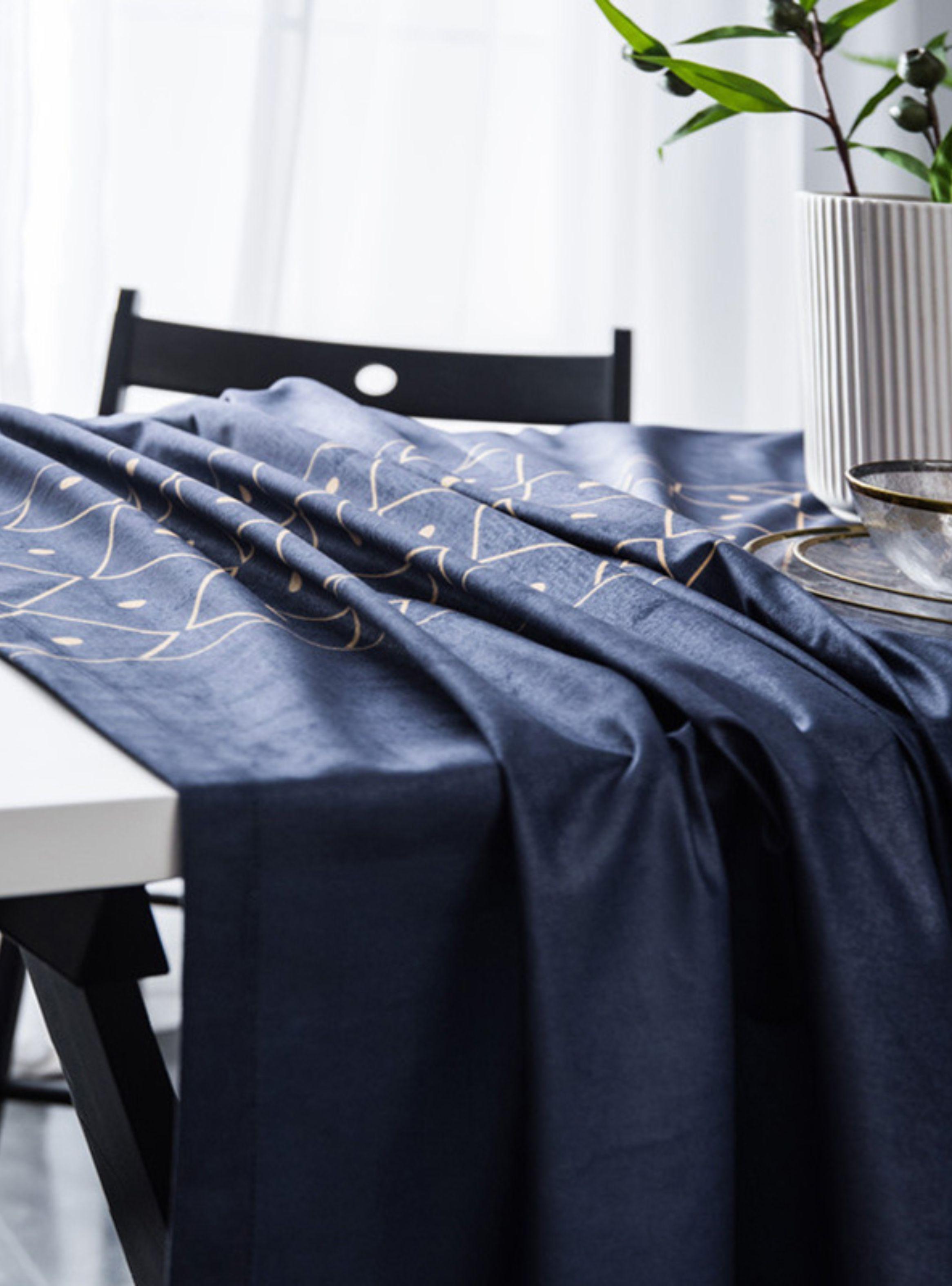 Mantel RectangularAzul Estampado en el Centro-4