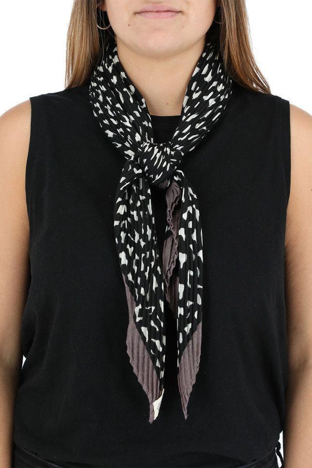 Pañuelo Estampado Negro Y Blanco Black Nitro Plisado Humana-2