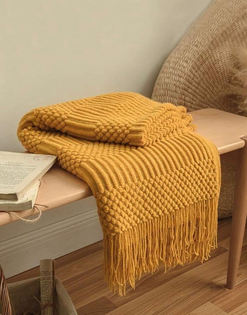 Manta tejida Flecos Amarilla-1