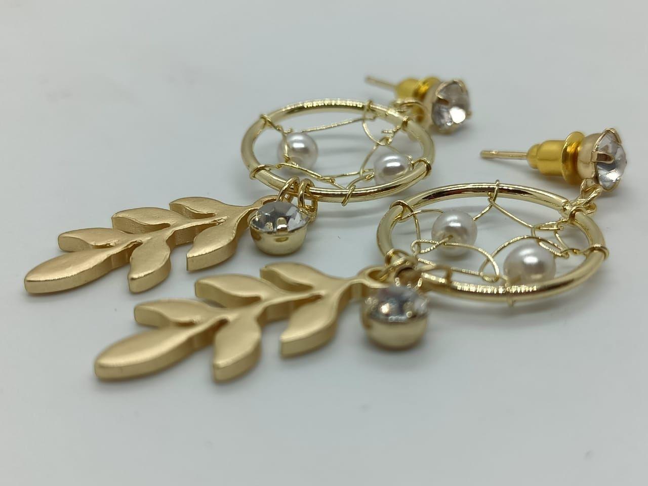 Pendientes sin perforaciones atrapasueños perla zirconia-2