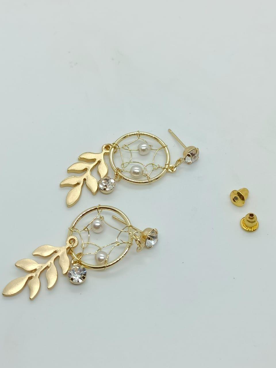 Pendientes sin perforaciones atrapasueños perla zirconia-4