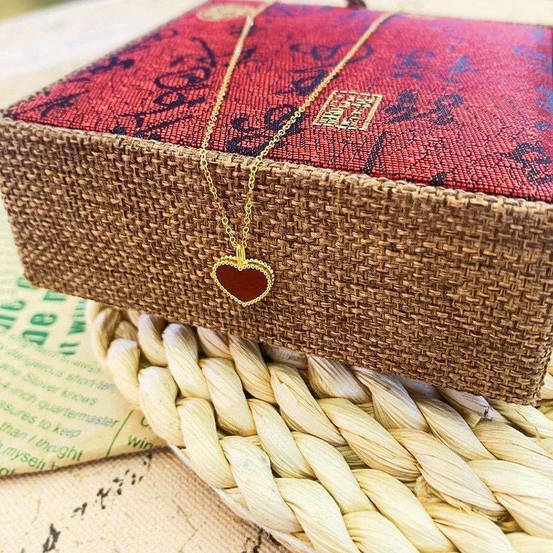 CADENA ESLABONES ORO AMARILLO 18K COLGANTE CORAZON AGATA DE PROTECCION ROJO-2