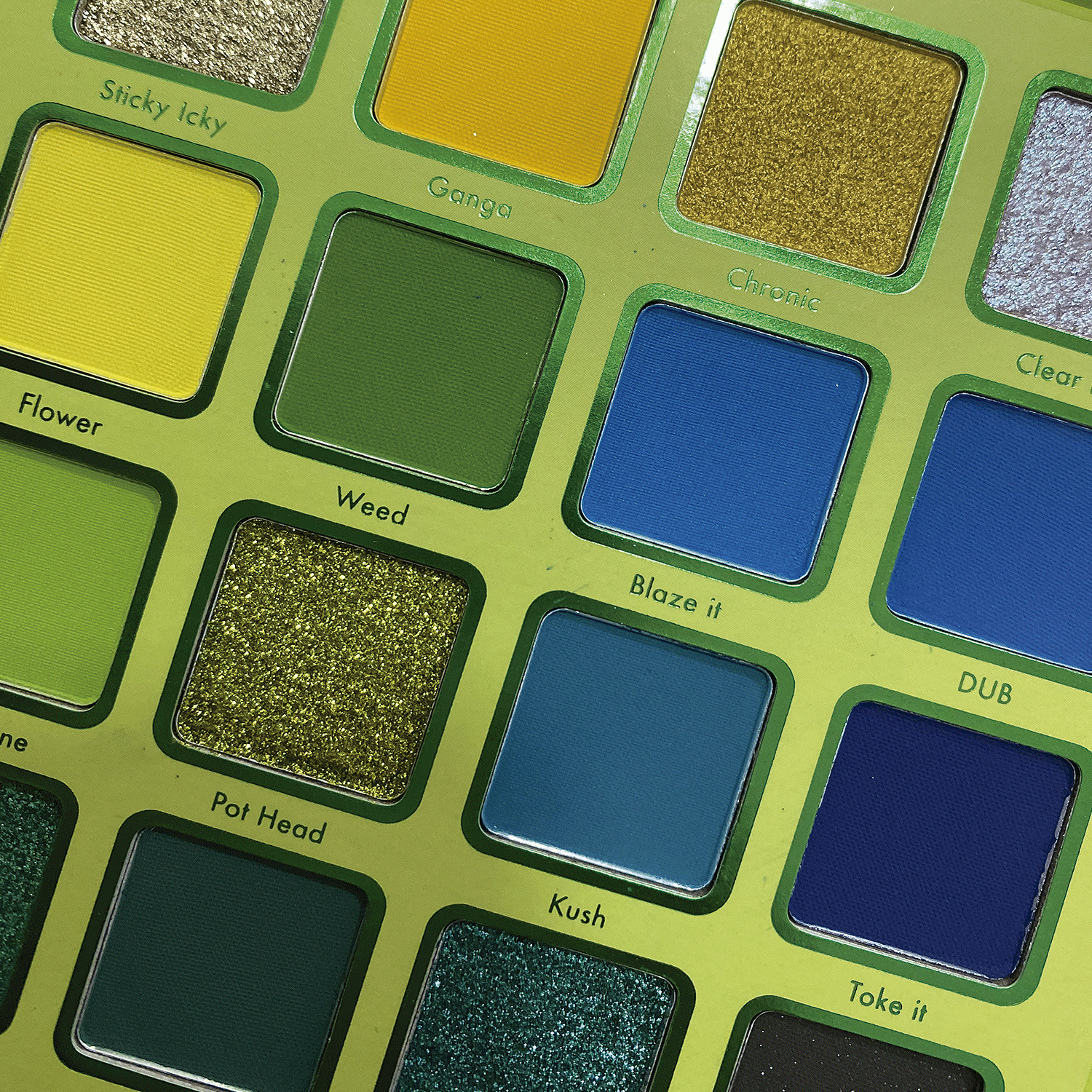 Paleta de sombras «Girl Scout» Kara Duo-4