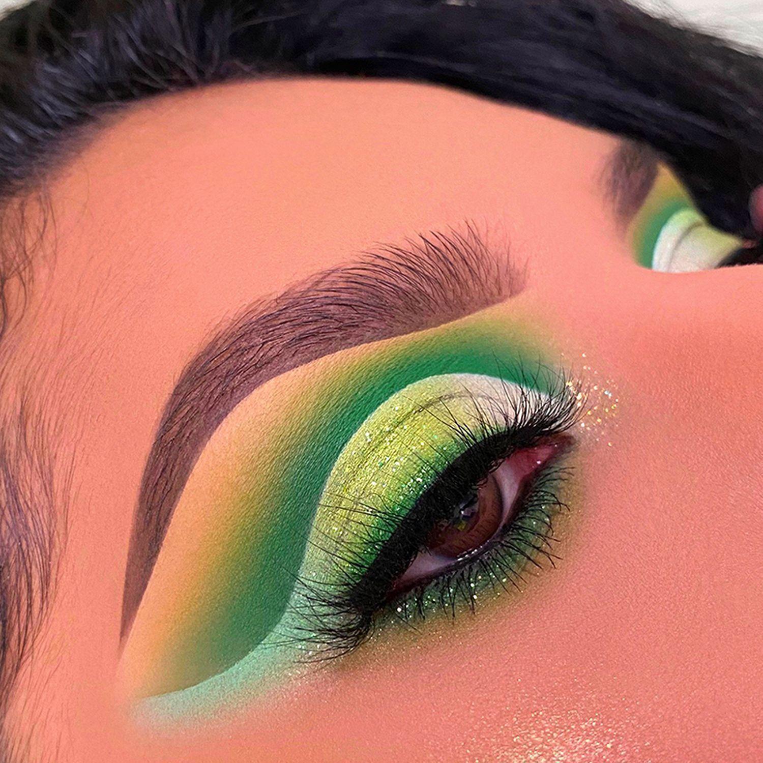 Paleta de Sombras “Boujee” Dare To Be Bright de Beauty Creations-5