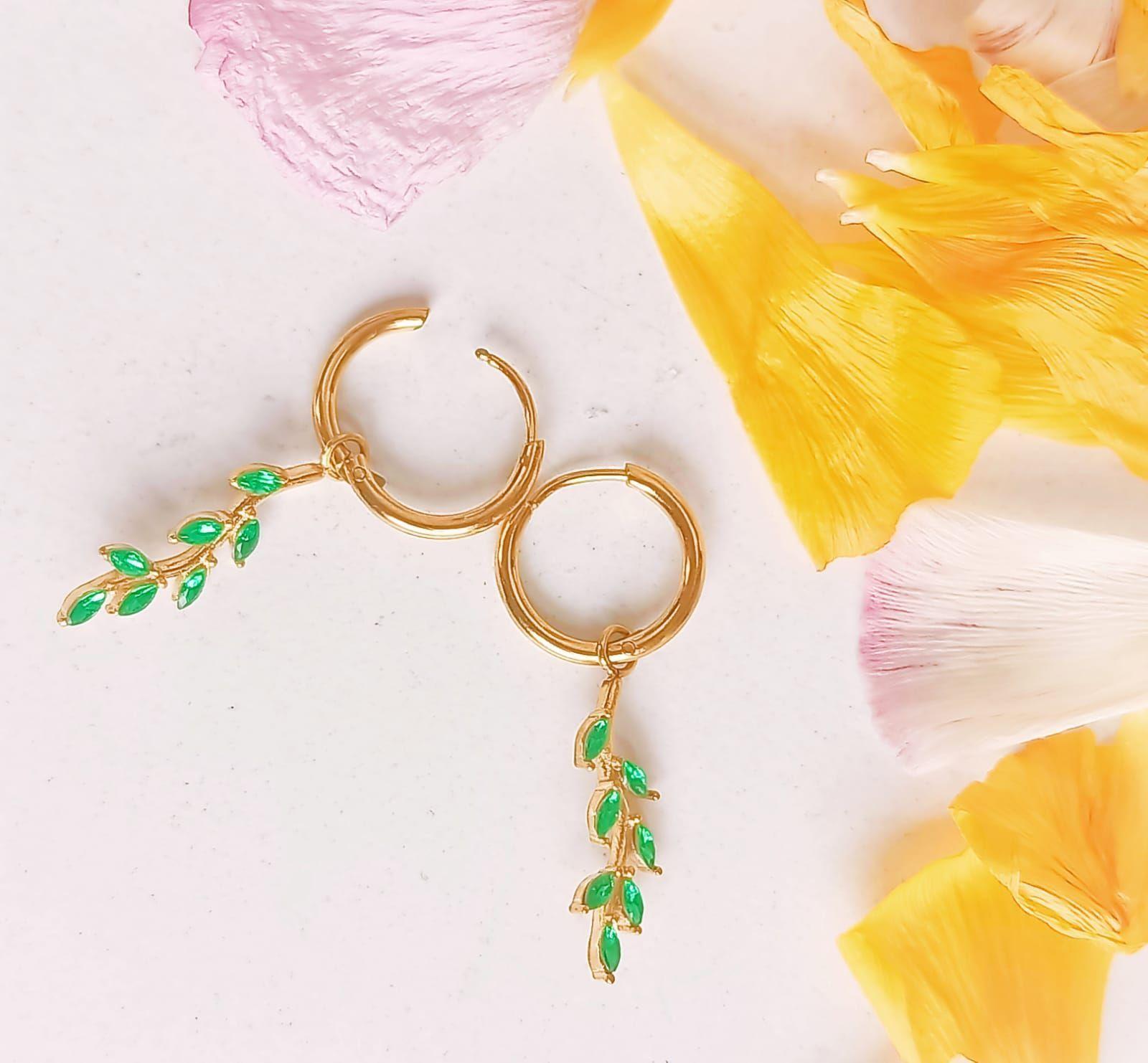 Argollas Aros Hiedras Huggies circonio verde Chapada En Oro 18k-3