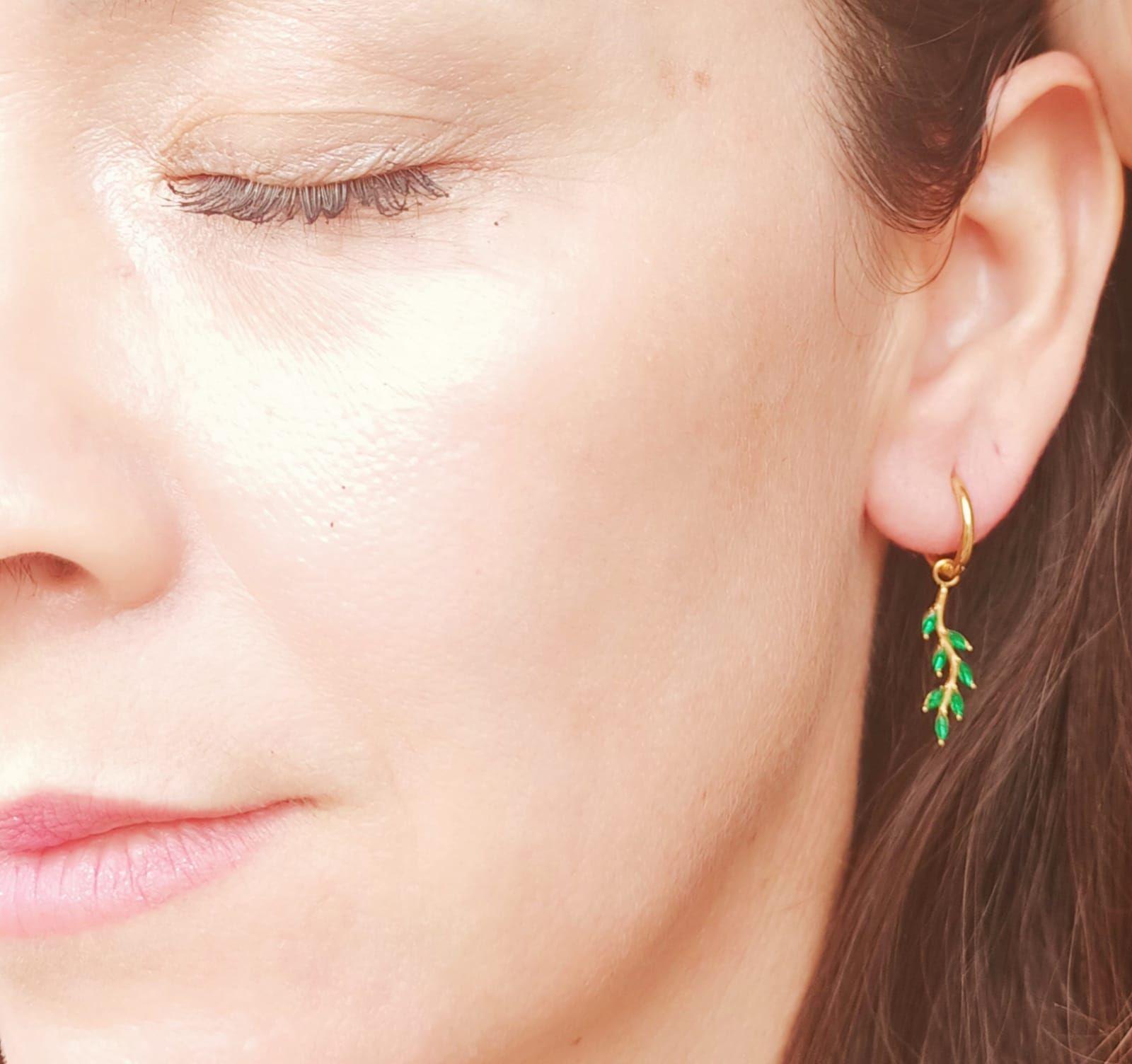 Argollas Aros Hiedras Huggies circonio verde Chapada En Oro 18k-2
