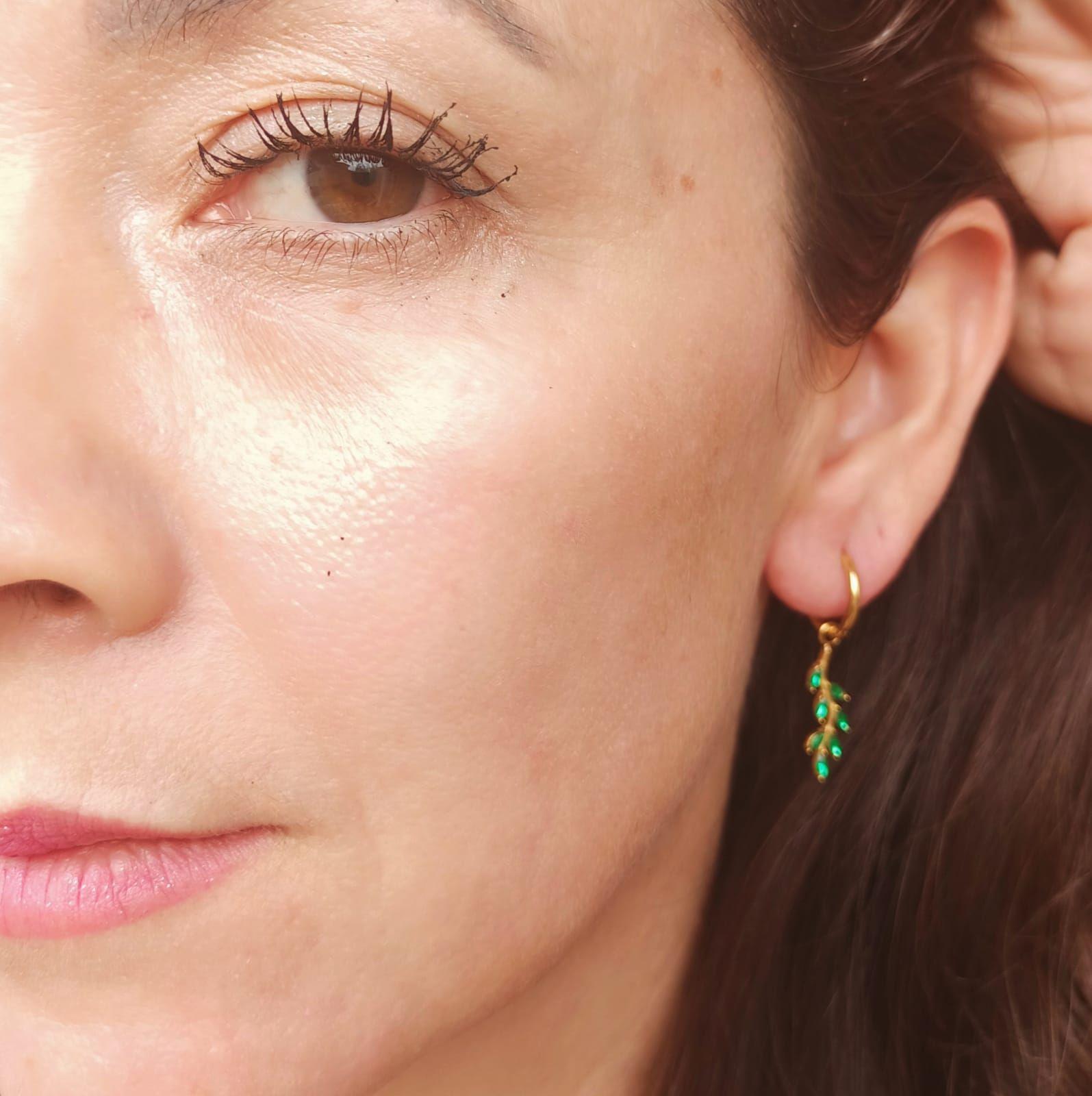 Argollas Aros Hiedras Huggies circonio verde Chapada En Oro 18k-4