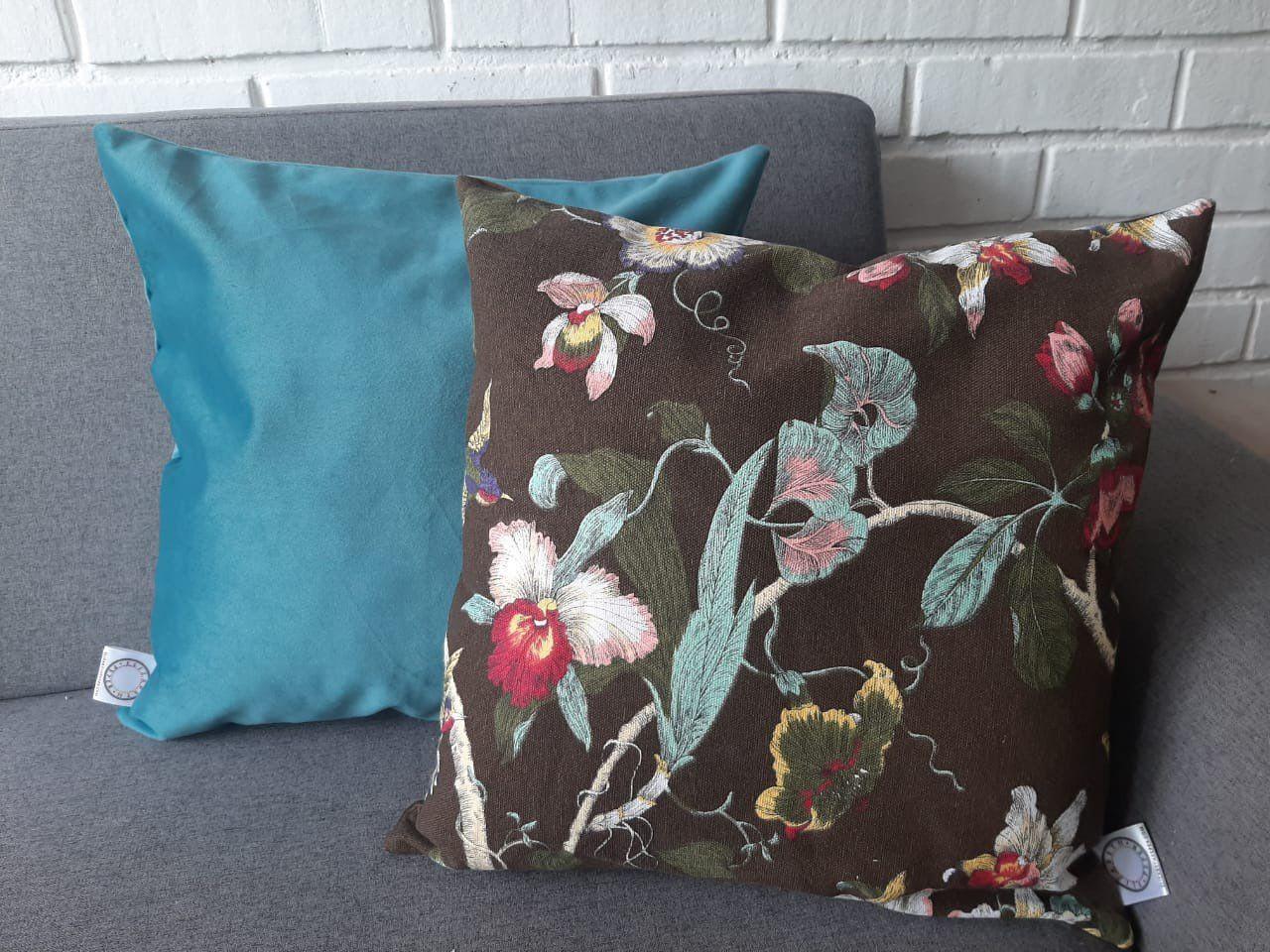 FUNDA COJIN DECORATIVO DISEÑO CAFÉ OSCURO CON AVES TURQUESA 45X45-2