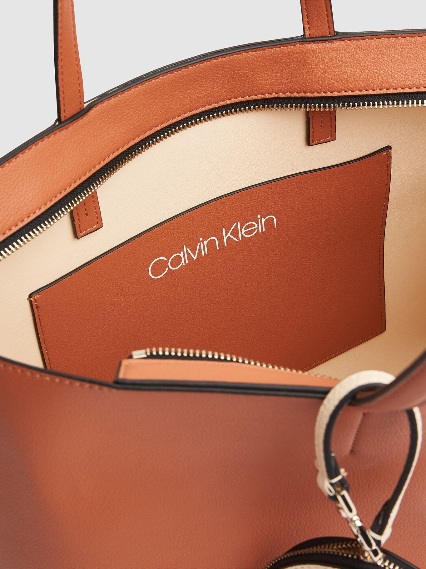 Cartera Shopper CK Must Cuoio Calvin Klein-2